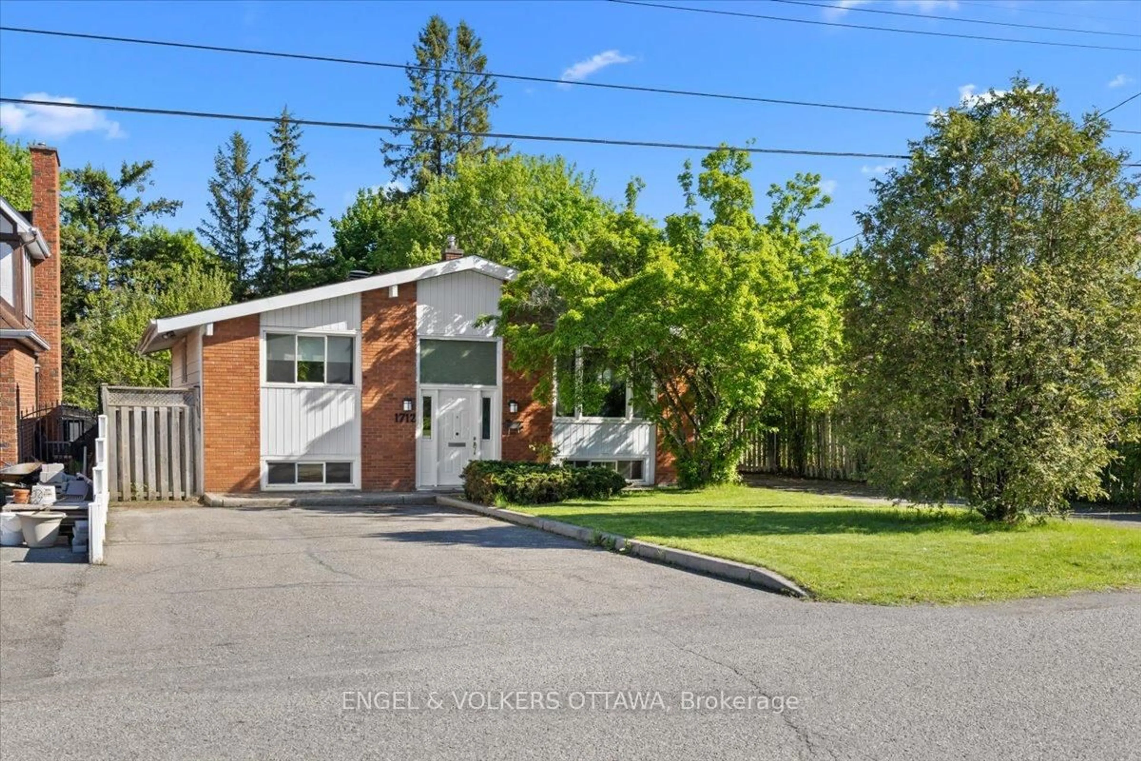 A pic from outside/outdoor area/front of a property/back of a property/a pic from drone, street for 1712 St. Barbara St, Ottawa Ontario K1T 1M2