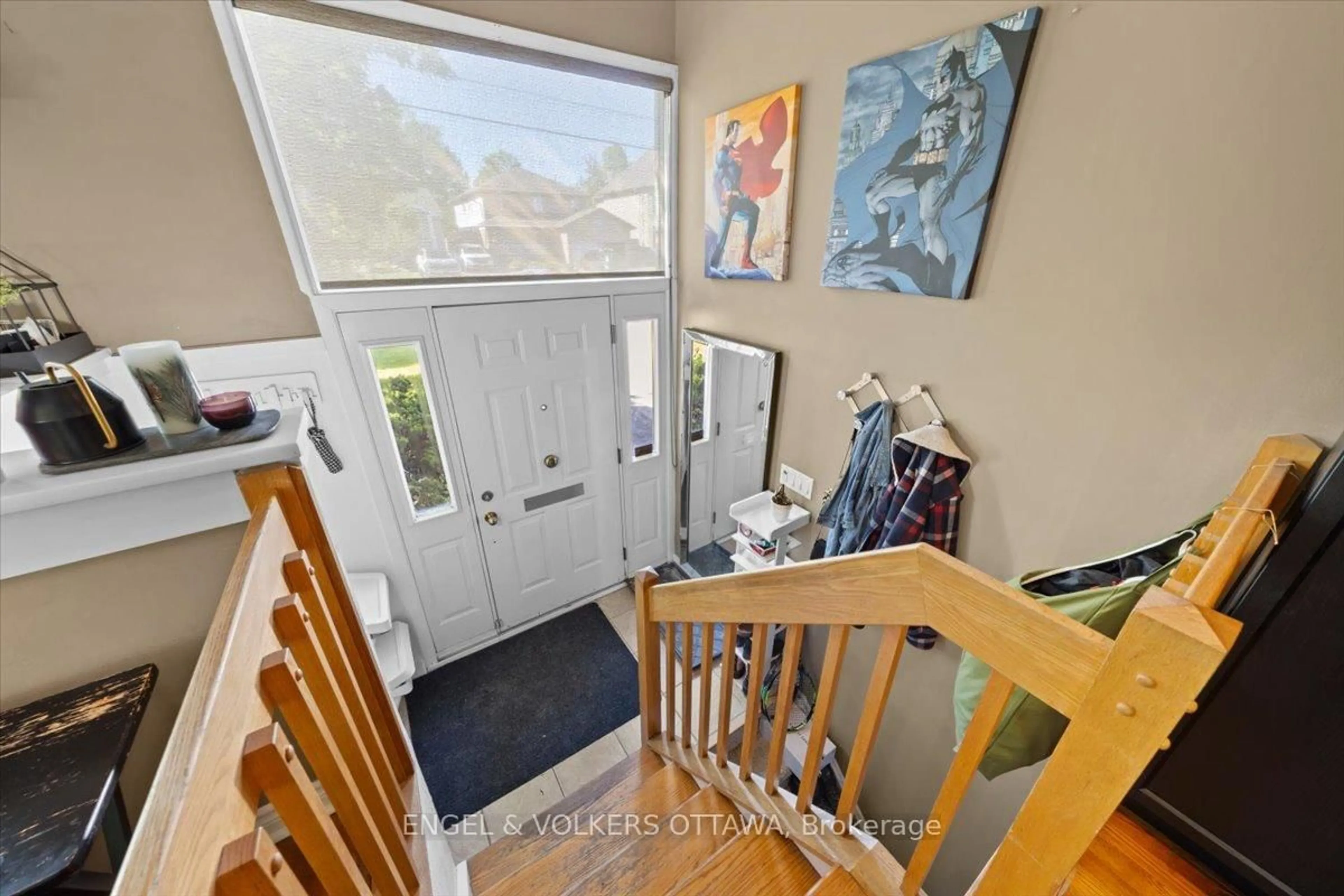 Indoor entryway for 1712 St. Barbara St, Ottawa Ontario K1T 1M2