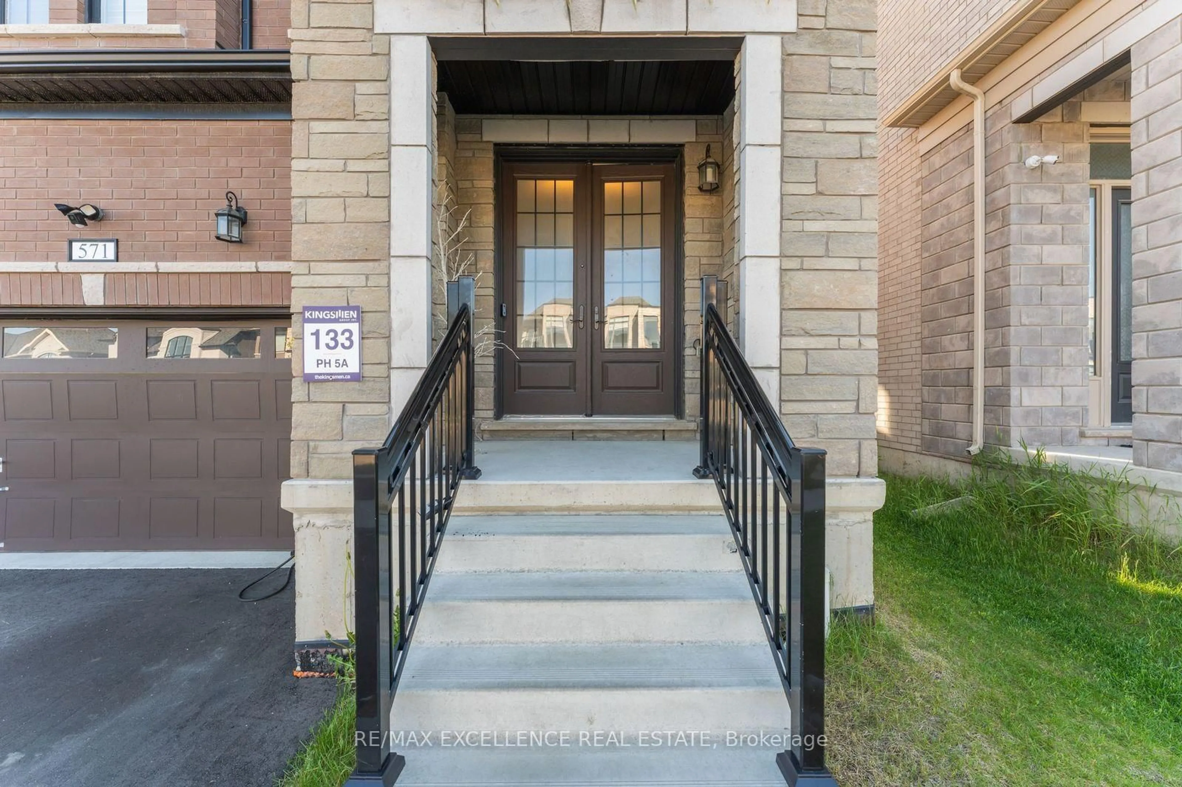 Indoor entryway for 571 Bedi Dr, Woodstock Ontario N4T 0P1