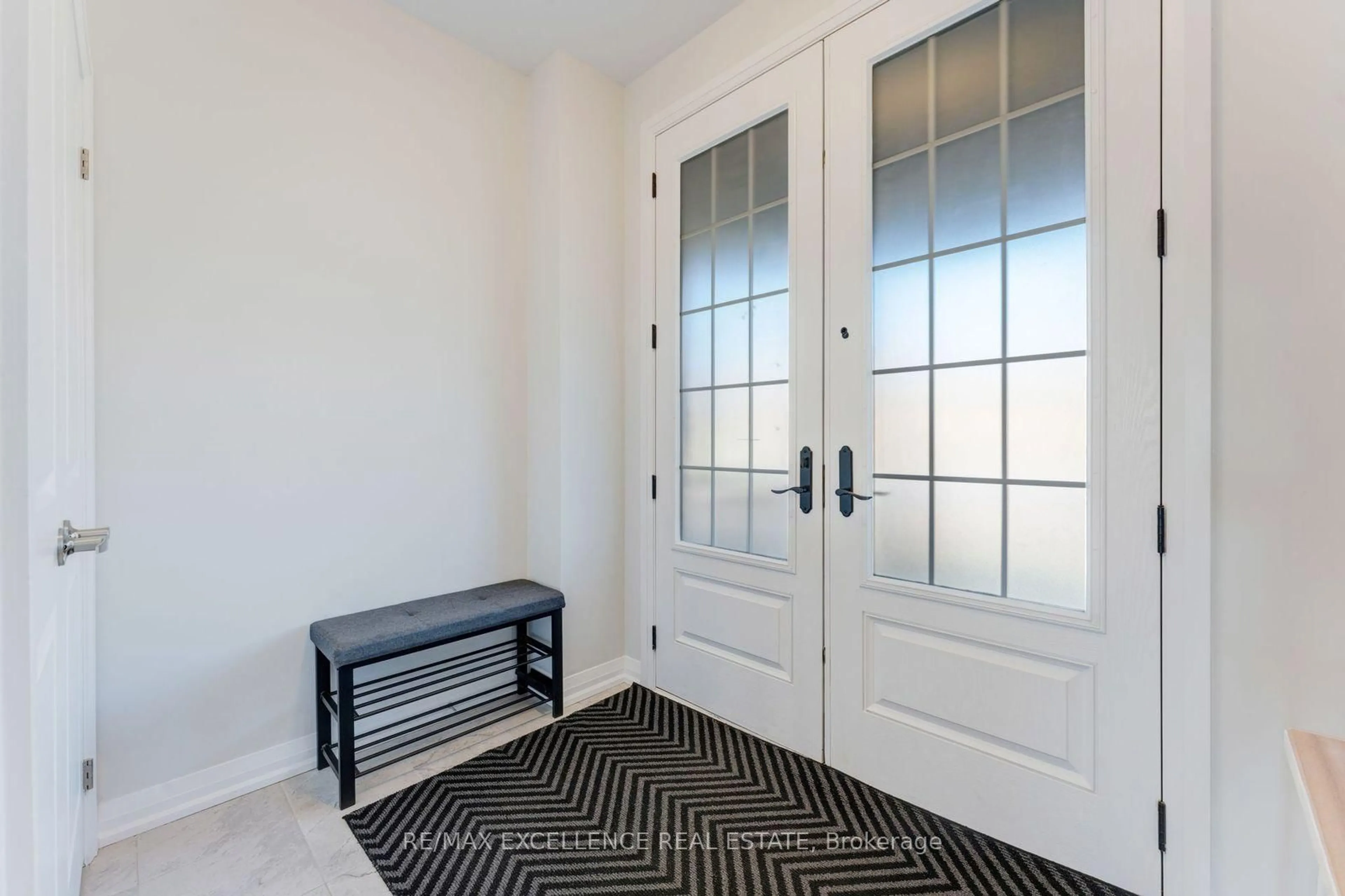 Indoor entryway for 571 Bedi Dr, Woodstock Ontario N4T 0P1