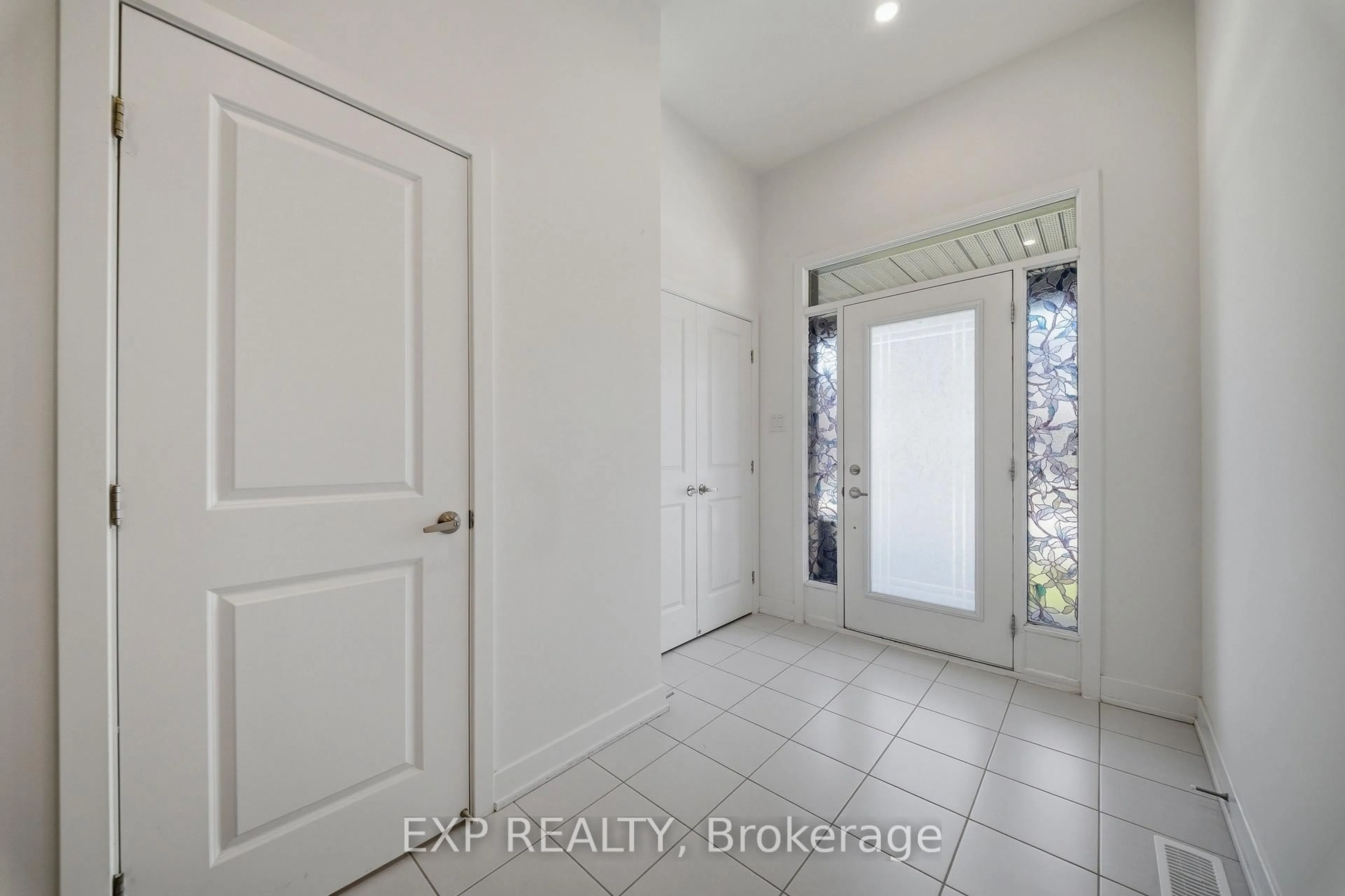 Indoor entryway for 57 Robusta Lane, Ottawa Ontario K2J 6Y7