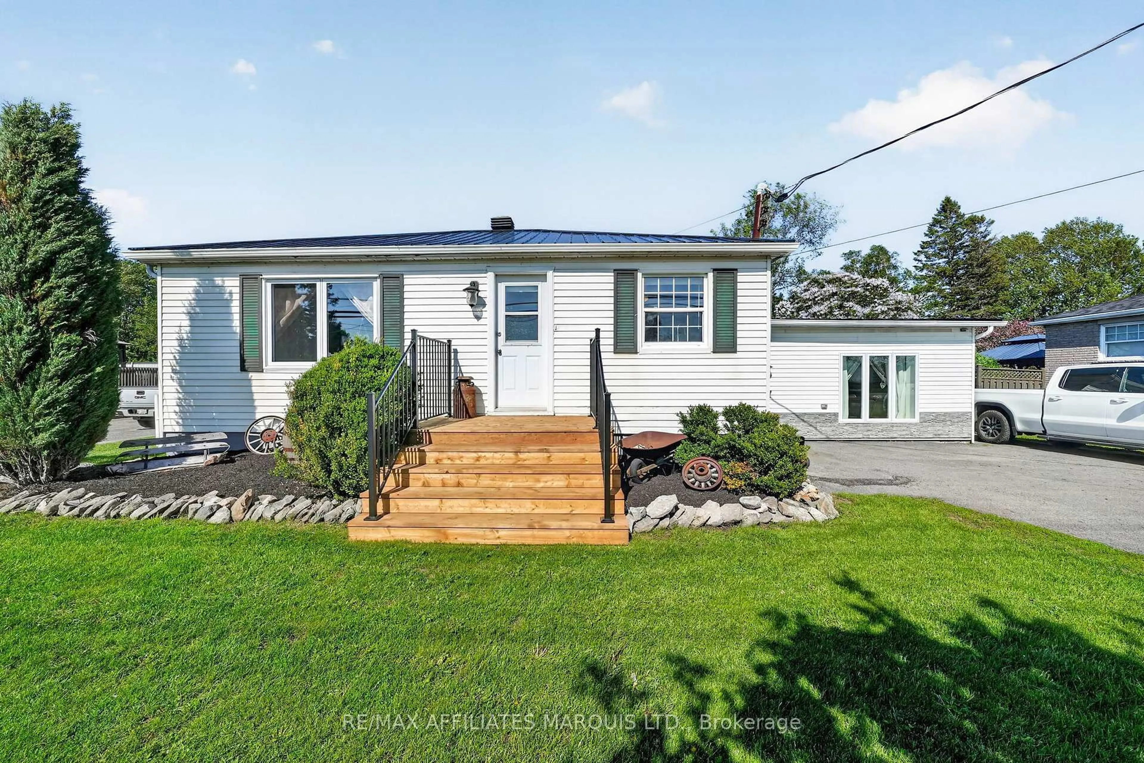 Home with vinyl exterior material, street for 5601 138 Highway, South Stormont Ontario K0C 2A0