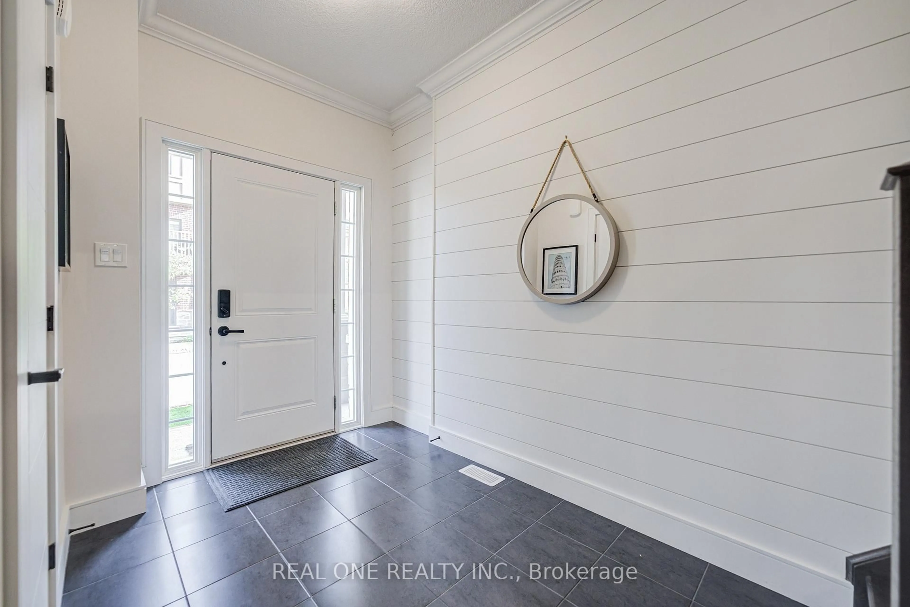 Indoor entryway for 27 Dresser Lane, Hamilton Ontario L9K 0K1