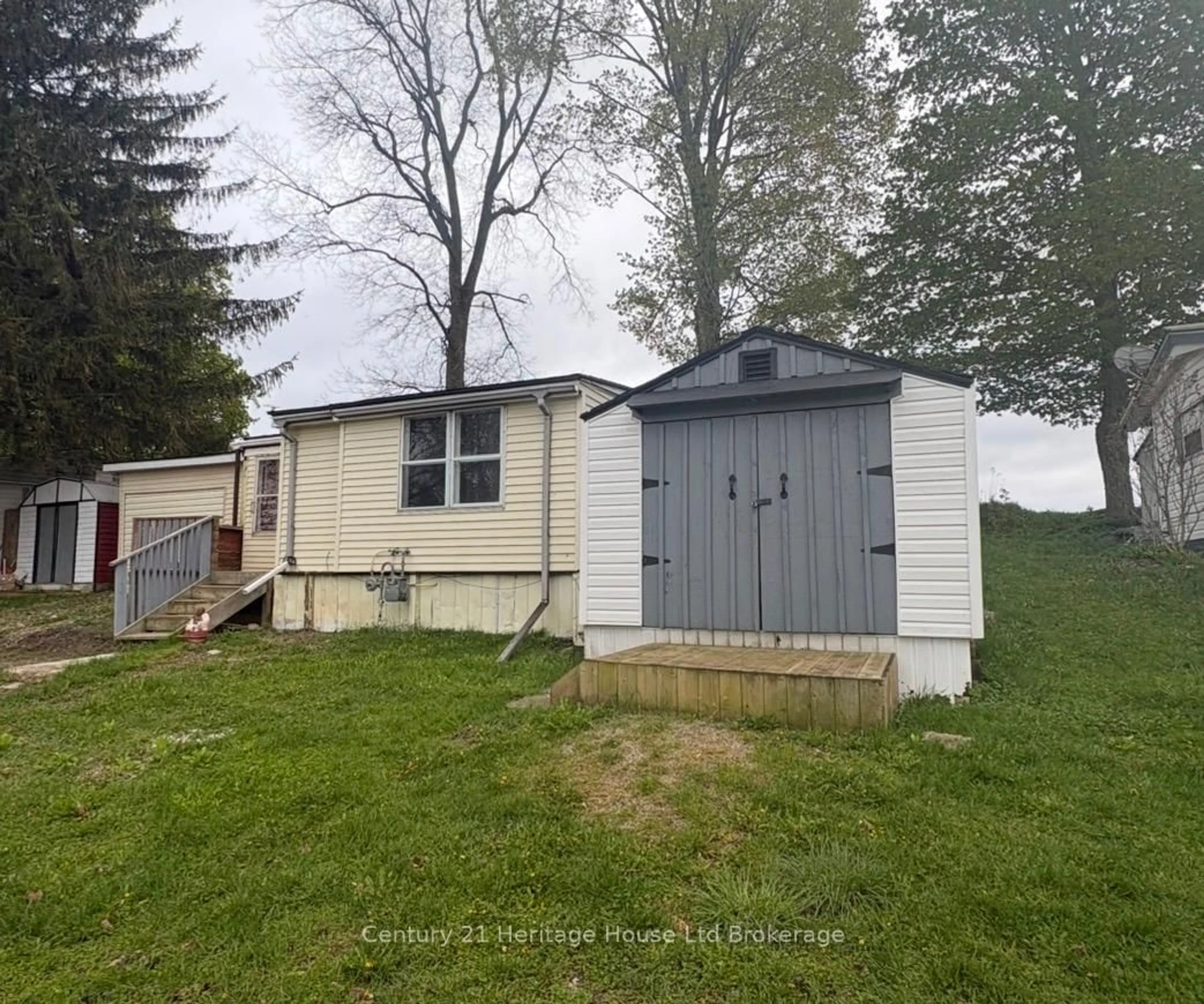 Shed for 596101 Oxford 59 Highway #5 Hillcrest, East Zorra-Tavistock Ontario N4S 7W1