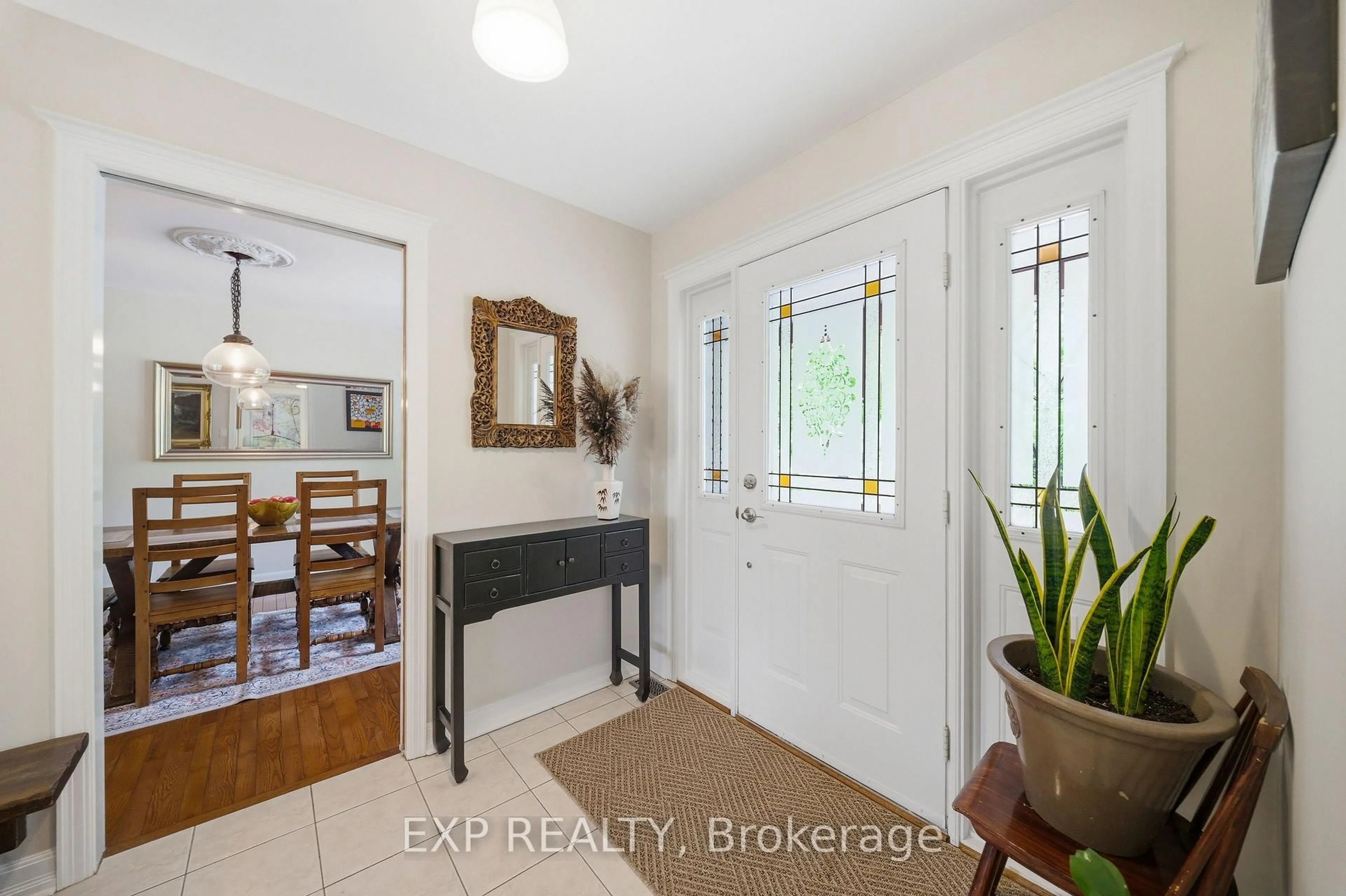 Indoor entryway for 1264 Barnwell Cres, Ottawa Ontario K4B 1K4