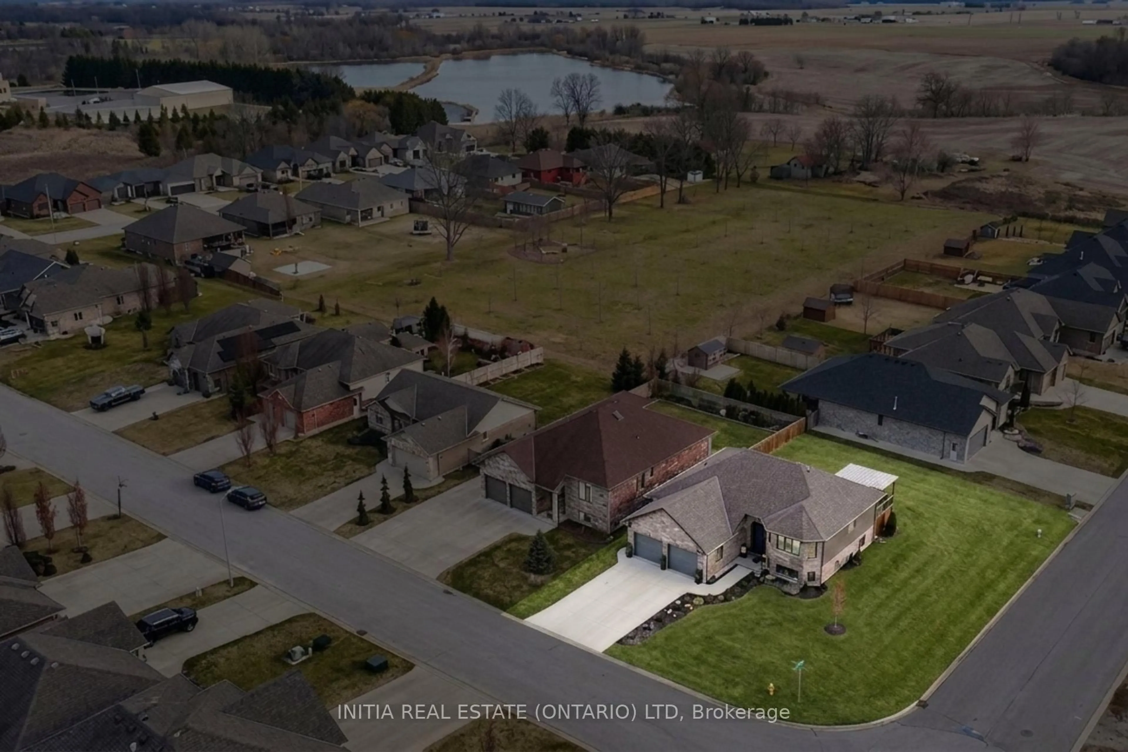 A pic from outside/outdoor area/front of a property/back of a property/a pic from drone, unknown for 4011 Englehart Dr, Petrolia Ontario N0N 1R0