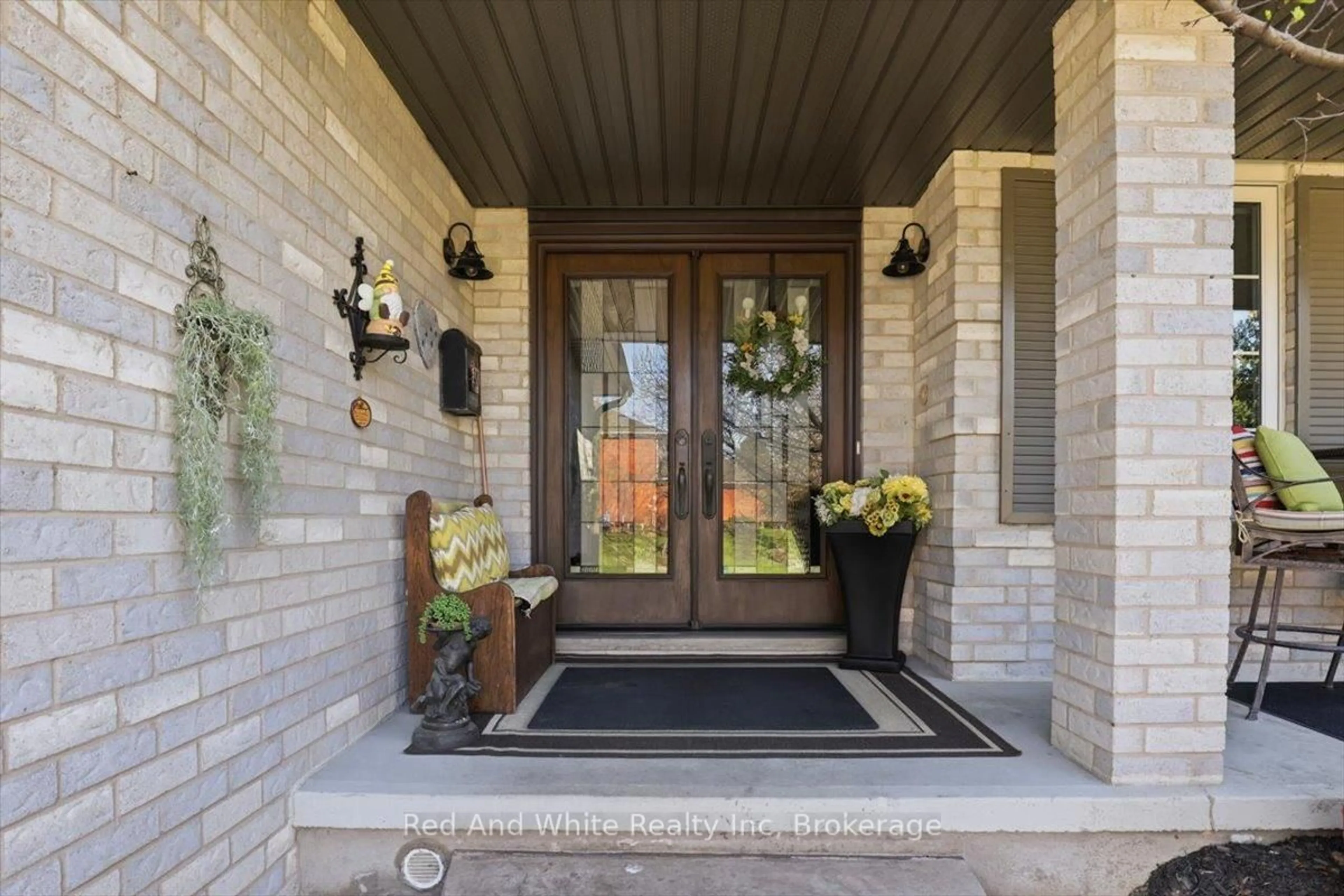 Indoor entryway for 4 Brewster Pl, Cambridge Ontario N3C 3V1