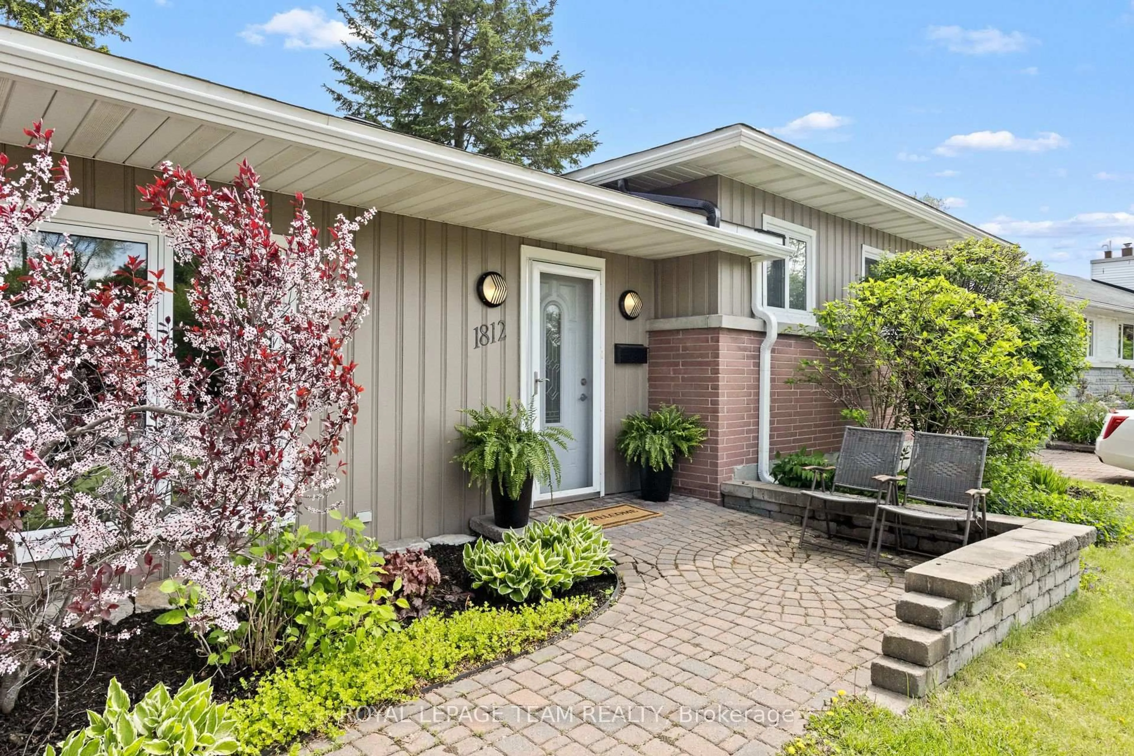 Unknown for 1812 Kerr Ave, Ottawa Ontario K2A 1J3
