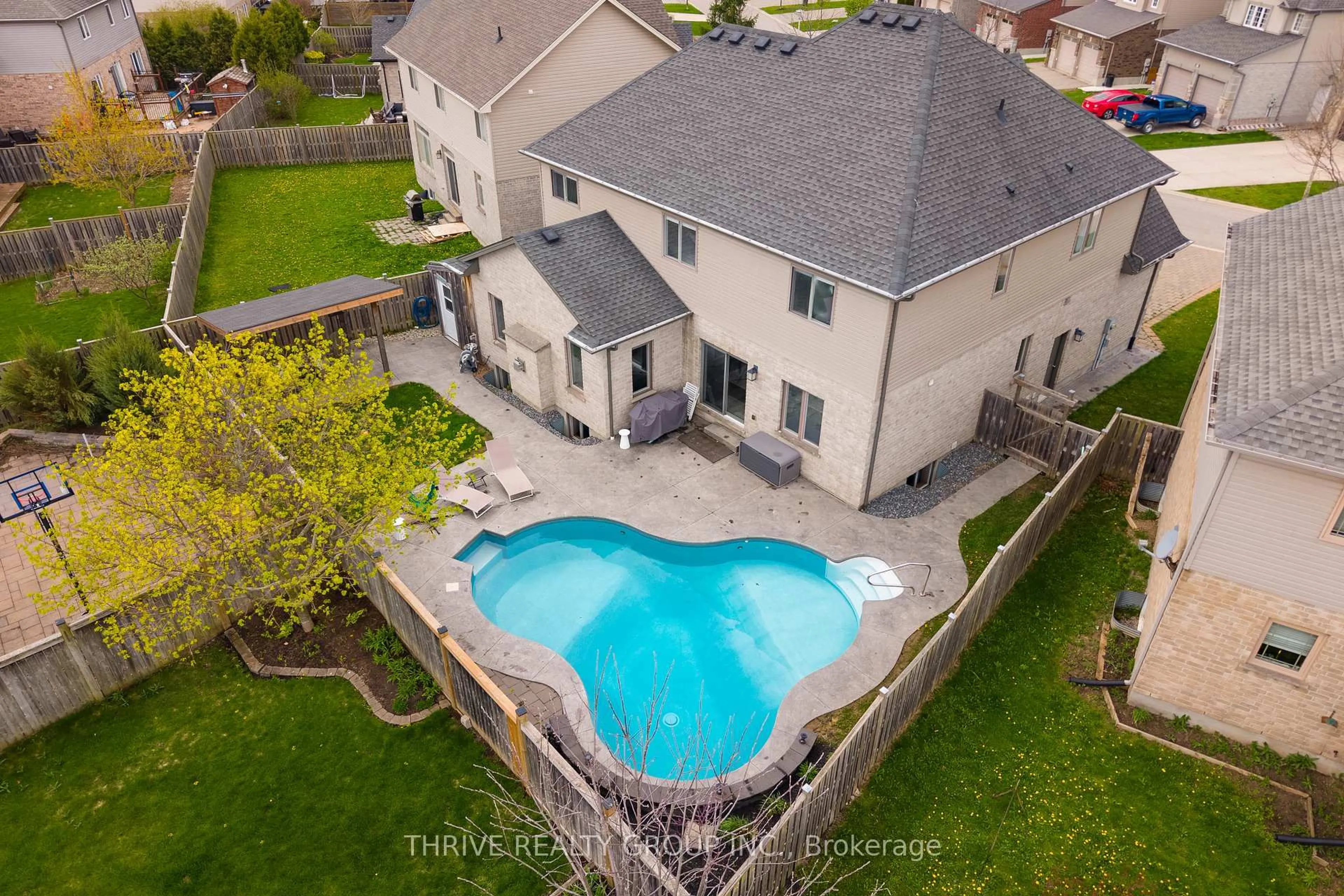 A pic from outside/outdoor area/front of a property/back of a property/a pic from drone, unknown for 1500 Healy Lane, London North Ontario N6G 5P5