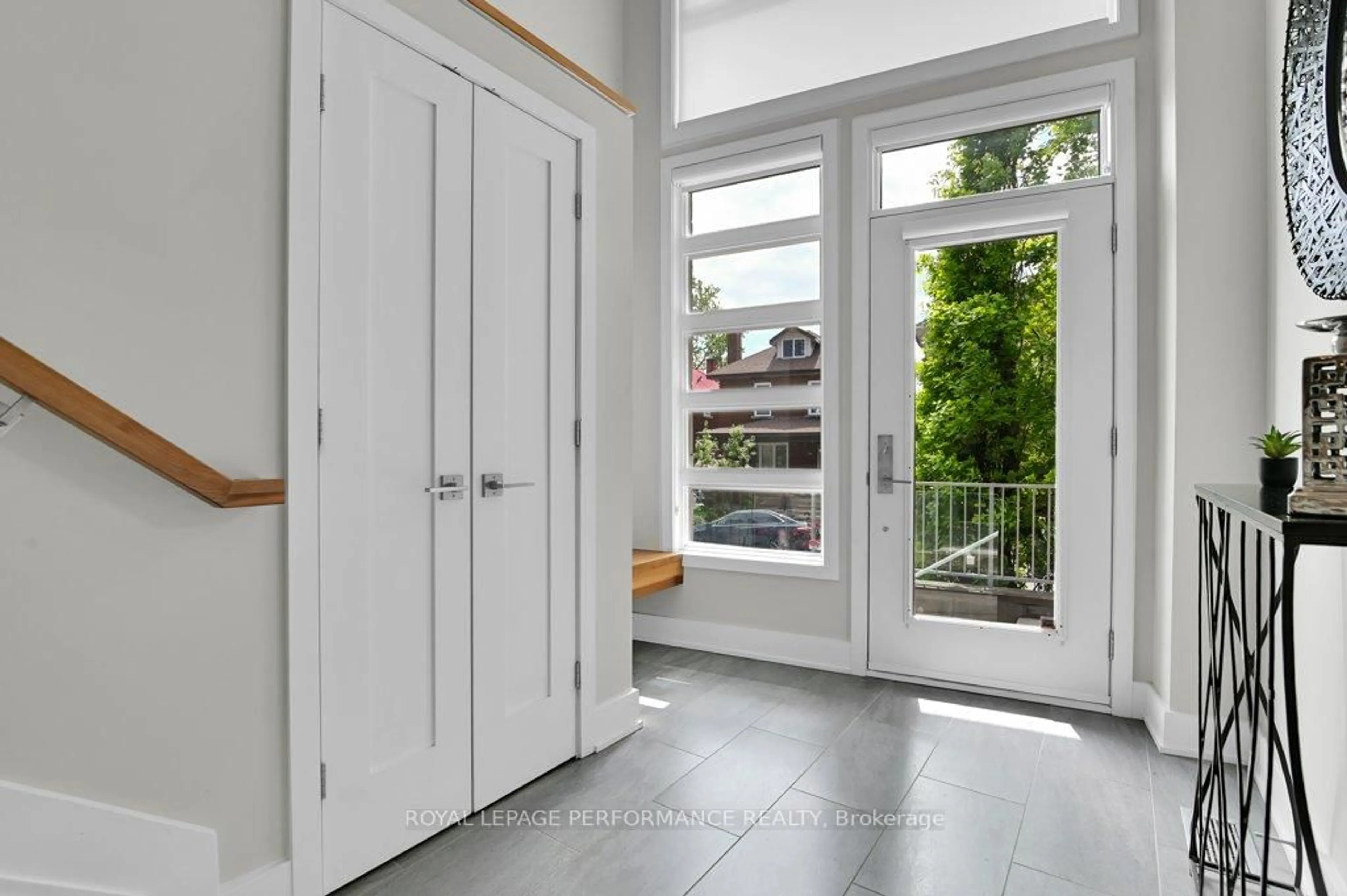 Indoor entryway for 43 Willard St, Ottawa Ontario K1S 1T6