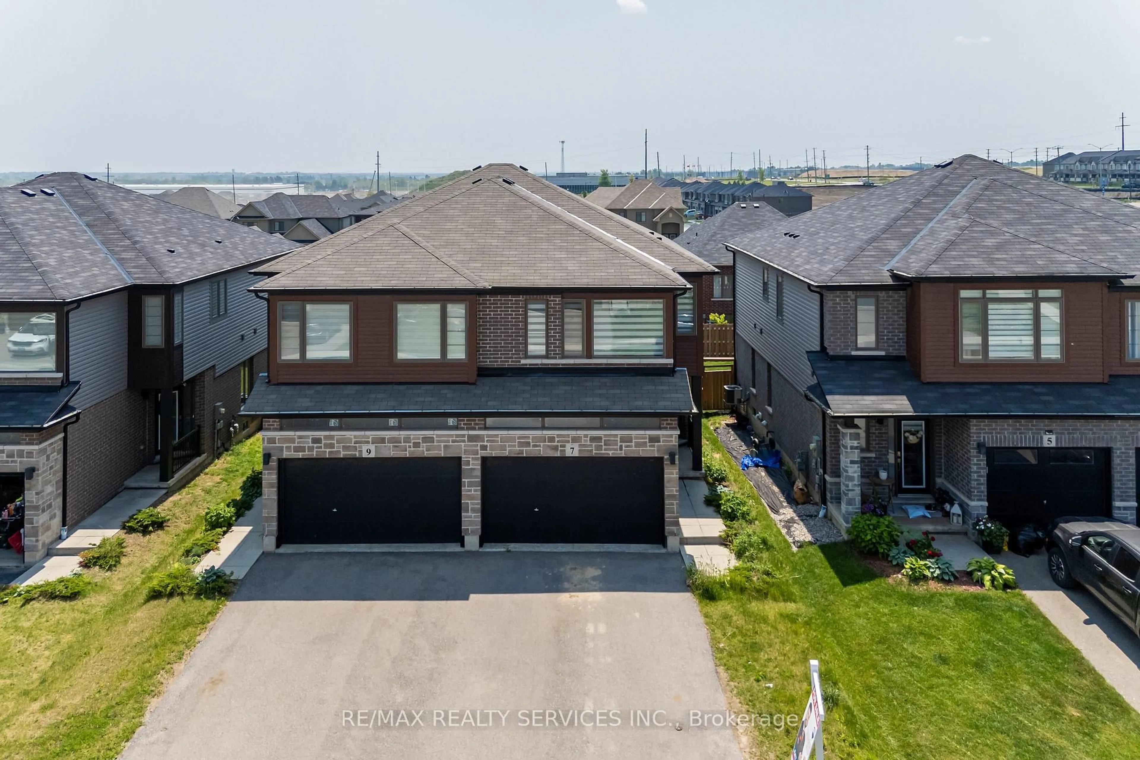 A pic from outside/outdoor area/front of a property/back of a property/a pic from drone, unknown for 7 Baker Lane, Brant Ontario N3L 0J7
