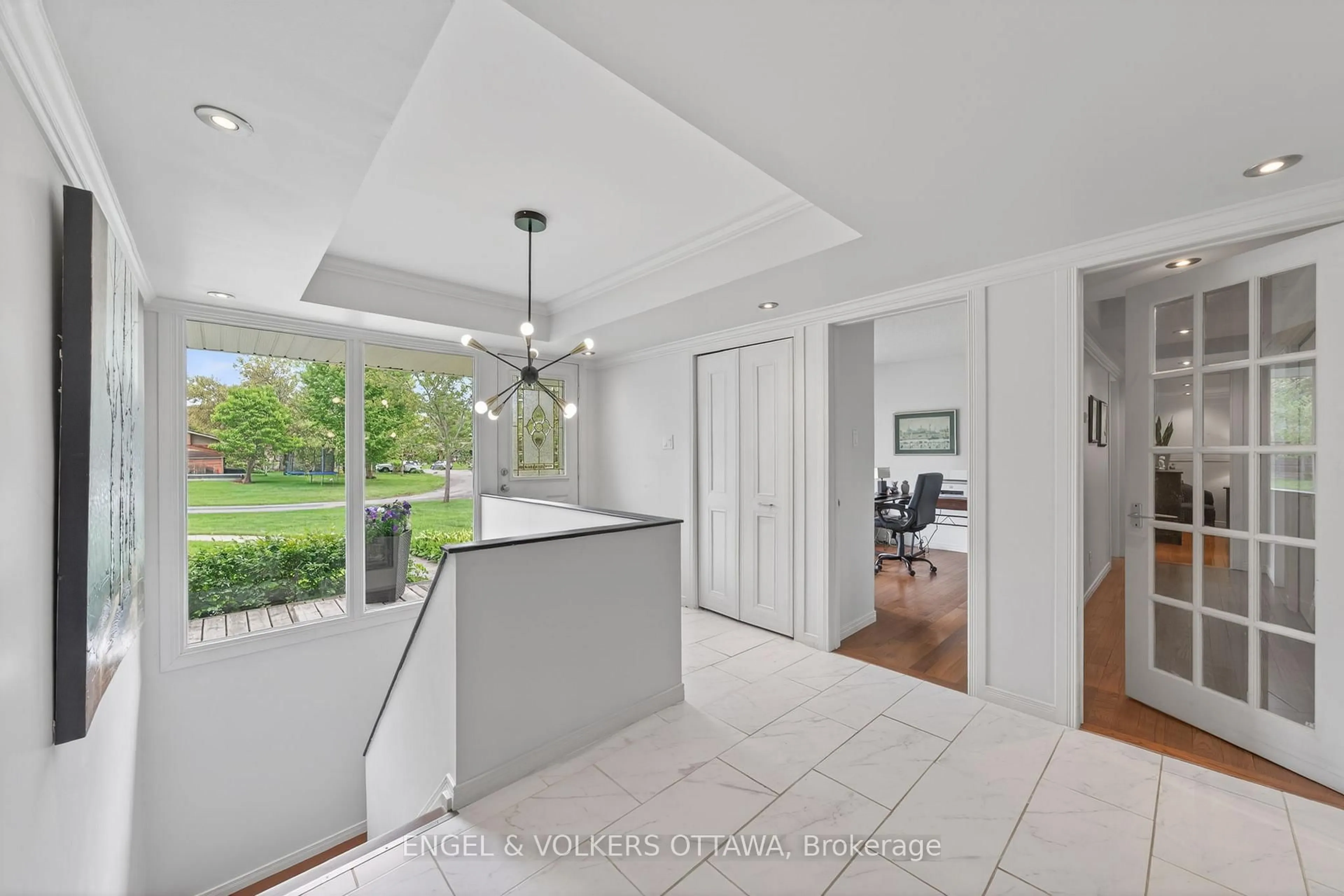Open concept kitchen, ceramic/tile floor for 35 Riopelle Crt, Kanata Ontario K2K 1J2