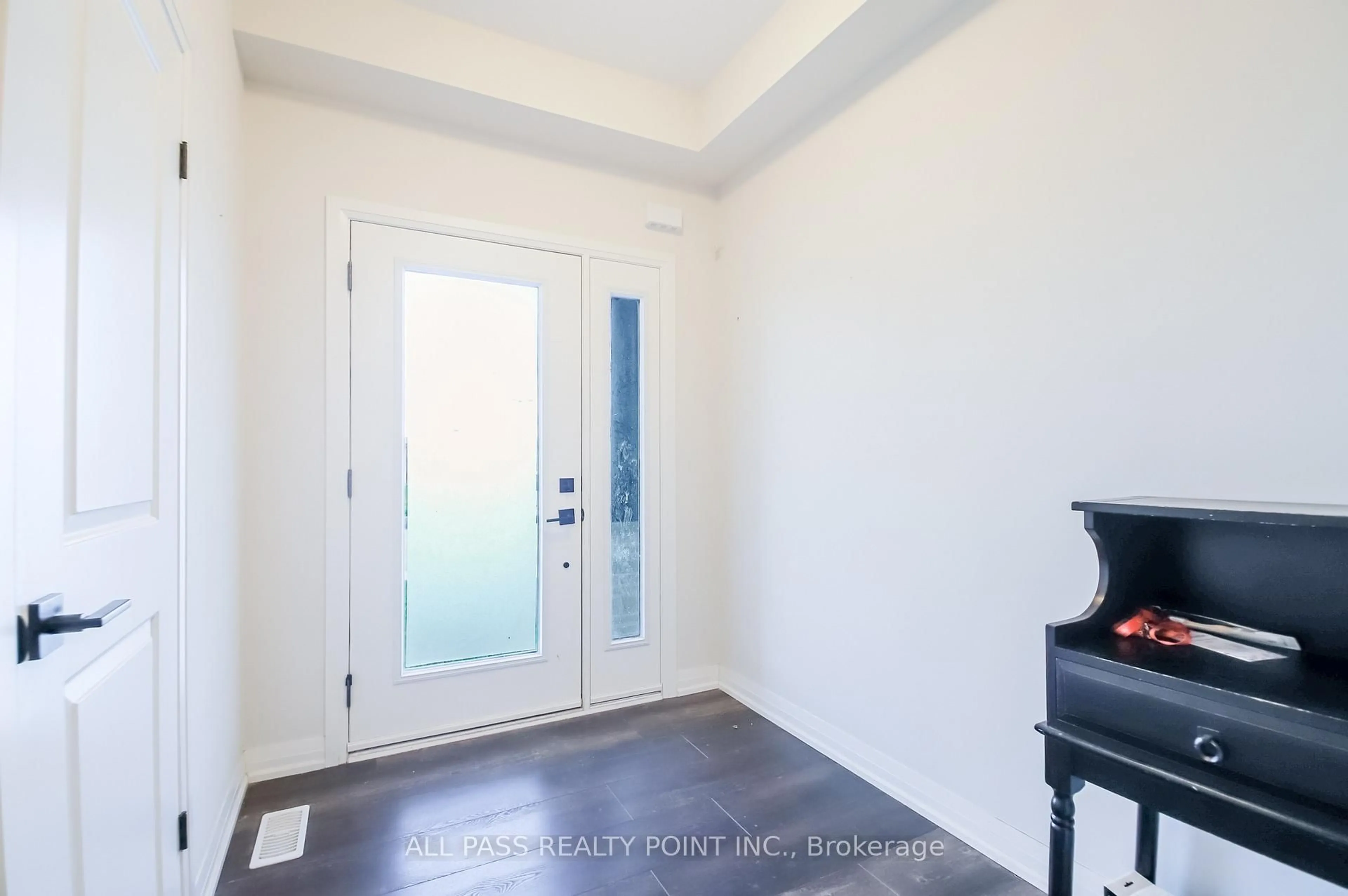 Indoor entryway for 74 Jayla Lane, West Lincoln Ontario L0R 2A0