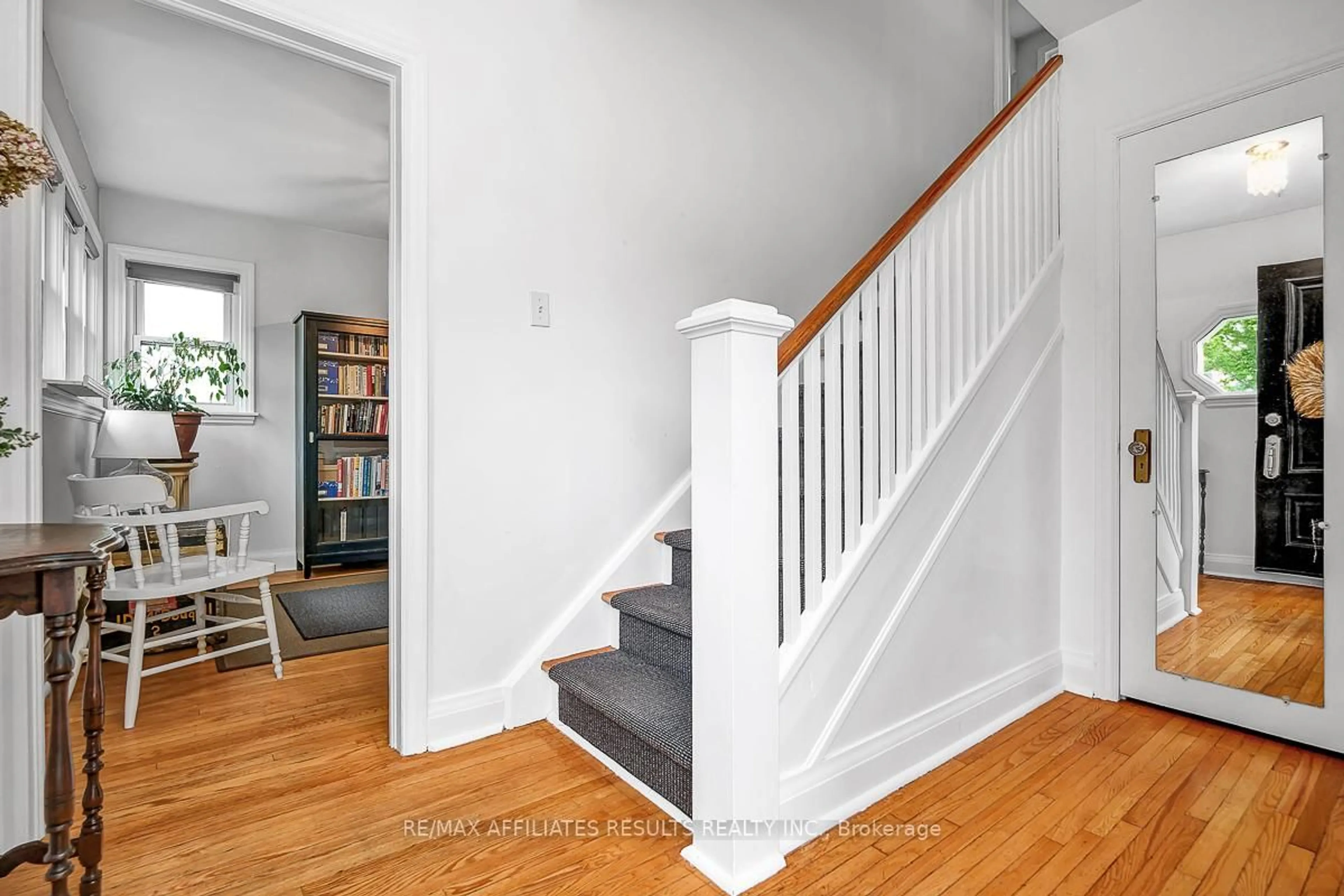 Indoor entryway for 265 Park St, Kingston Ontario K7L 1K6