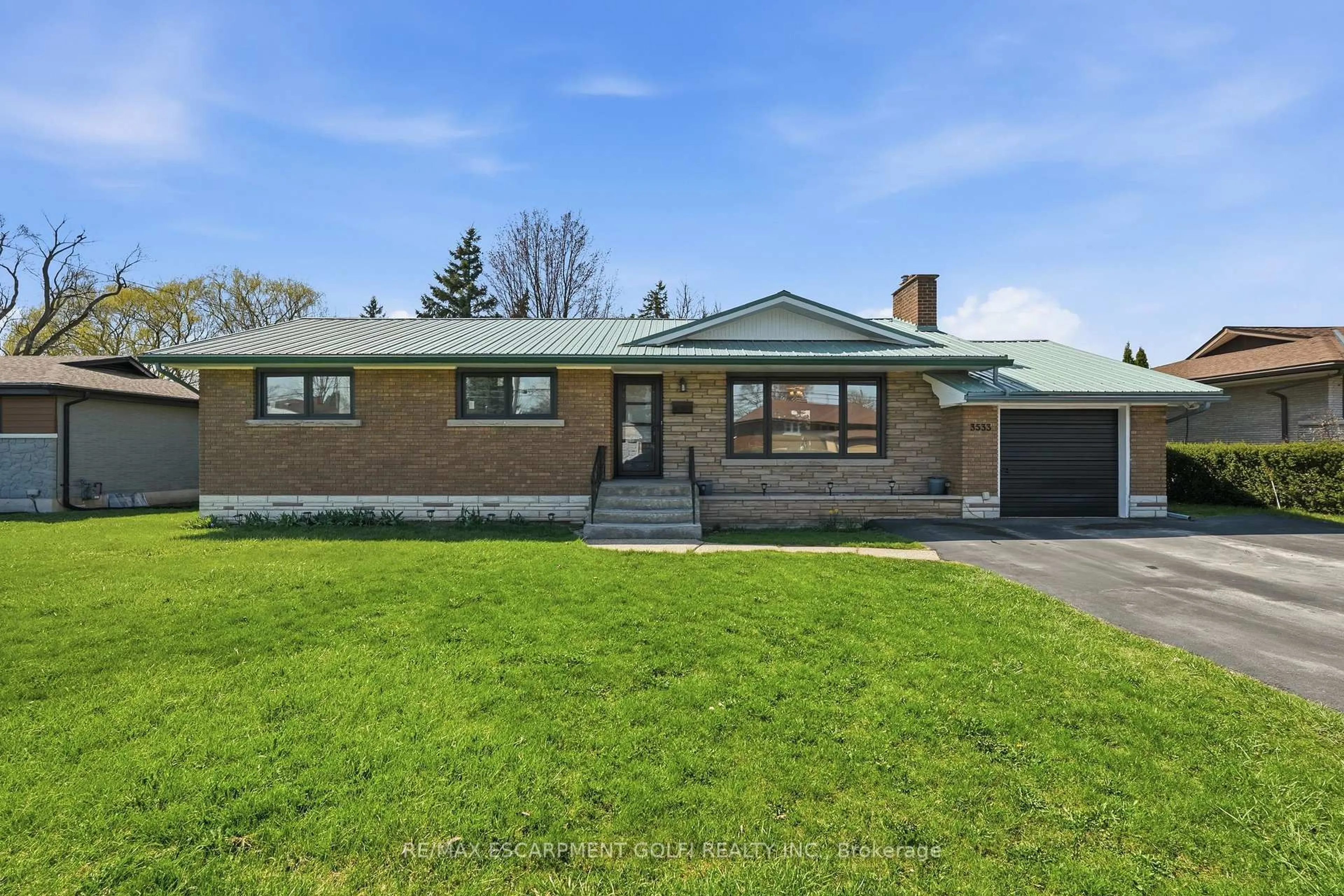 Home with brick exterior material, street for 3533 Dorchester Rd, Niagara Falls Ontario L2J 3A4