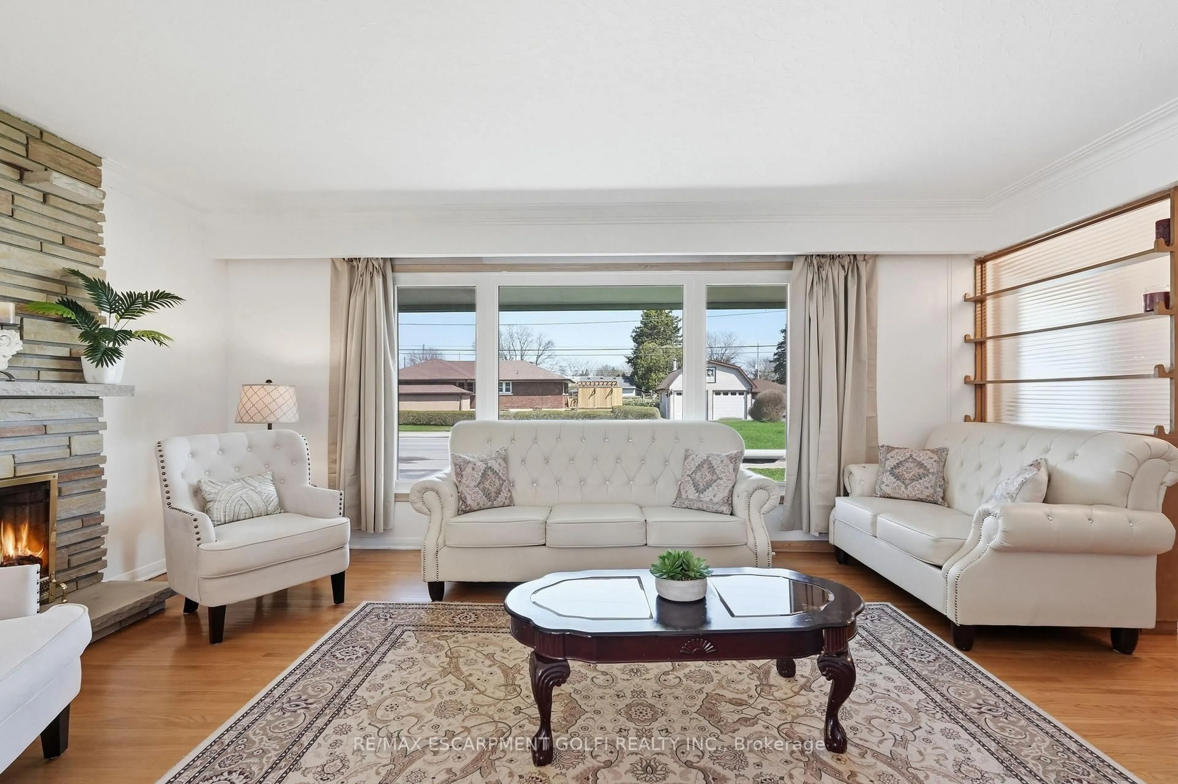 Living room with furniture, unknown for 3533 Dorchester Rd, Niagara Falls Ontario L2J 3A4