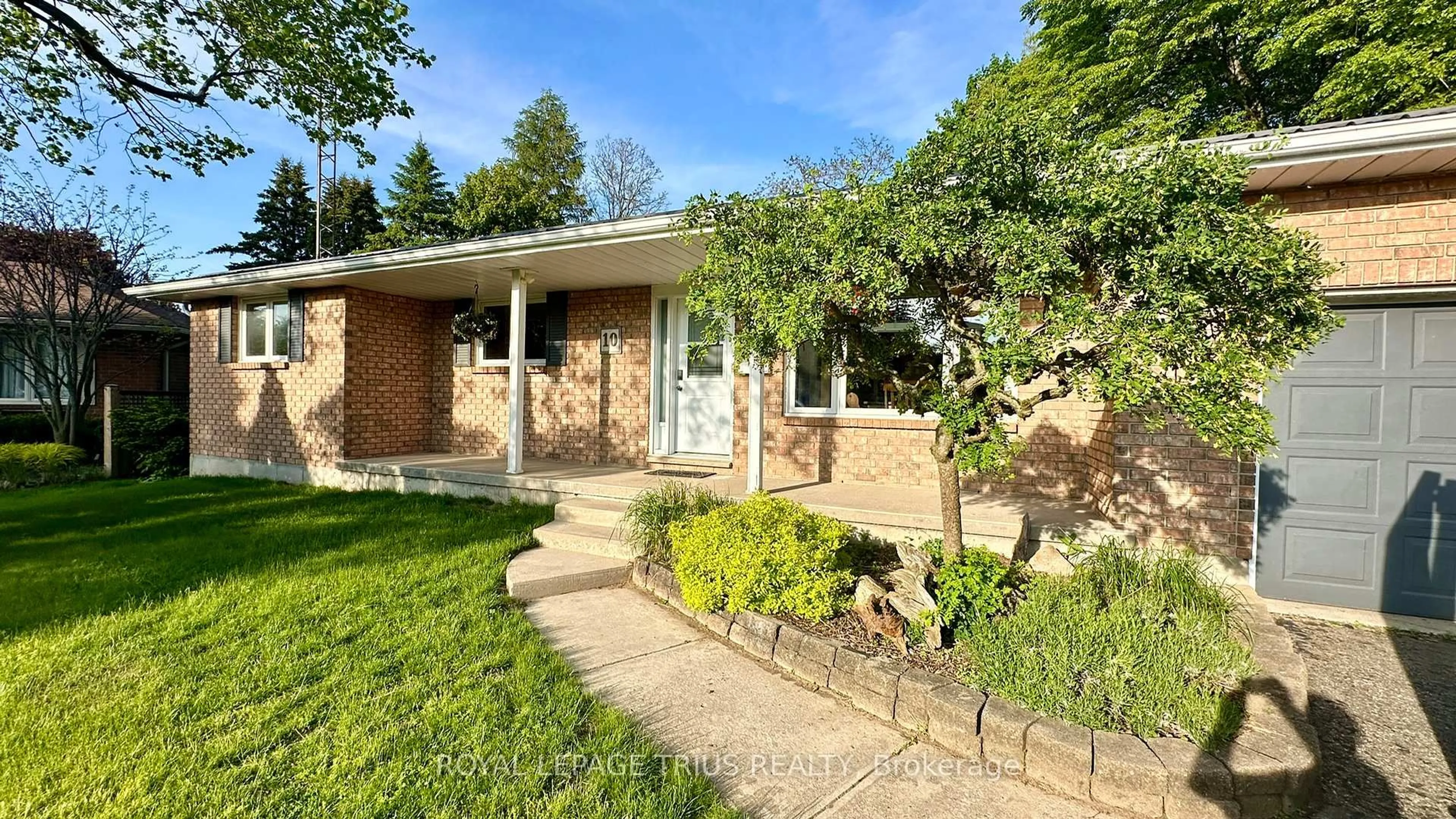 Home with brick exterior material, street for 10 Baltic Circ, Norfolk Ontario N0E 1Y0