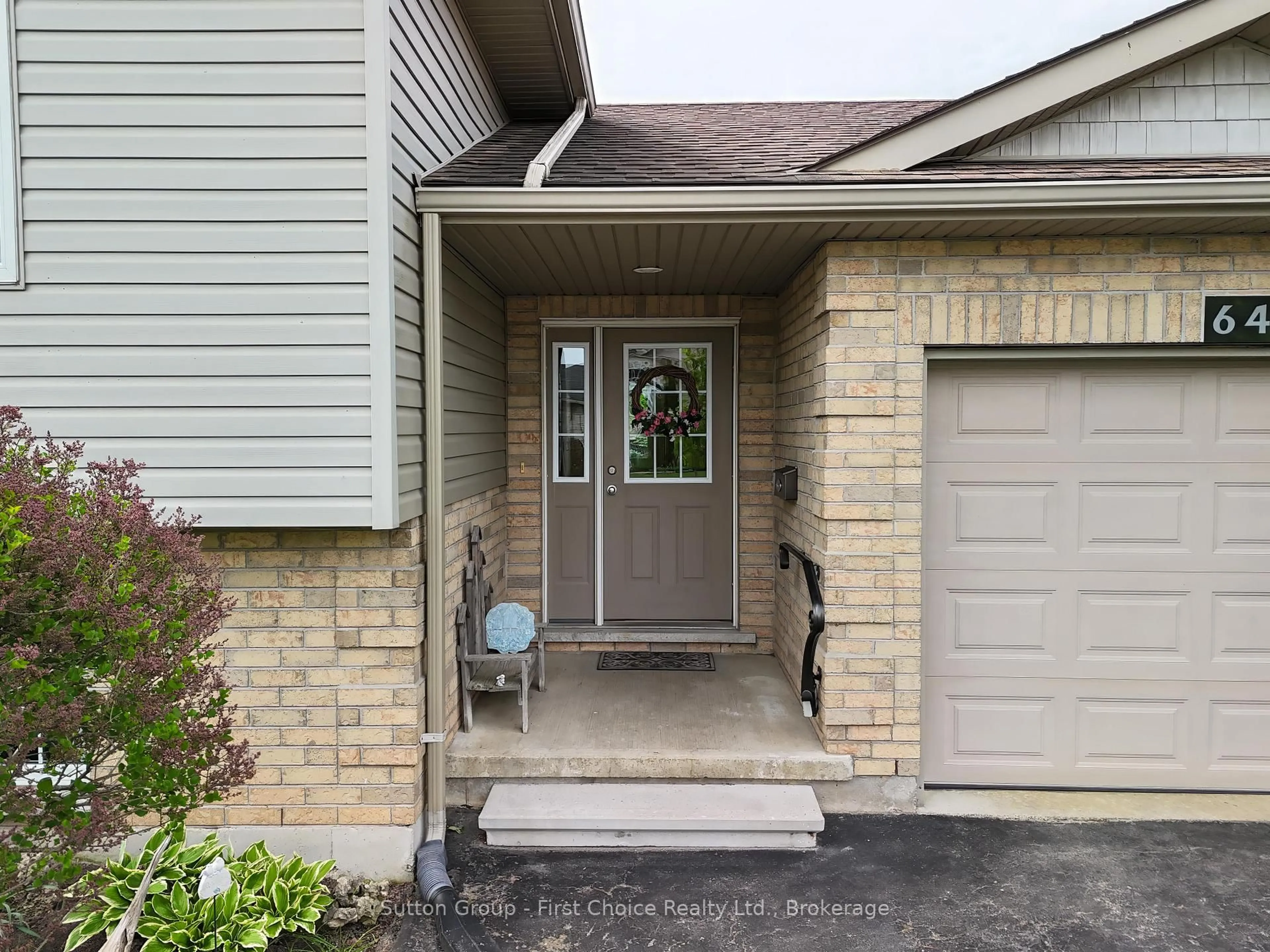 Indoor entryway for 64 Park Lane, West Perth Ontario N0K 1N0