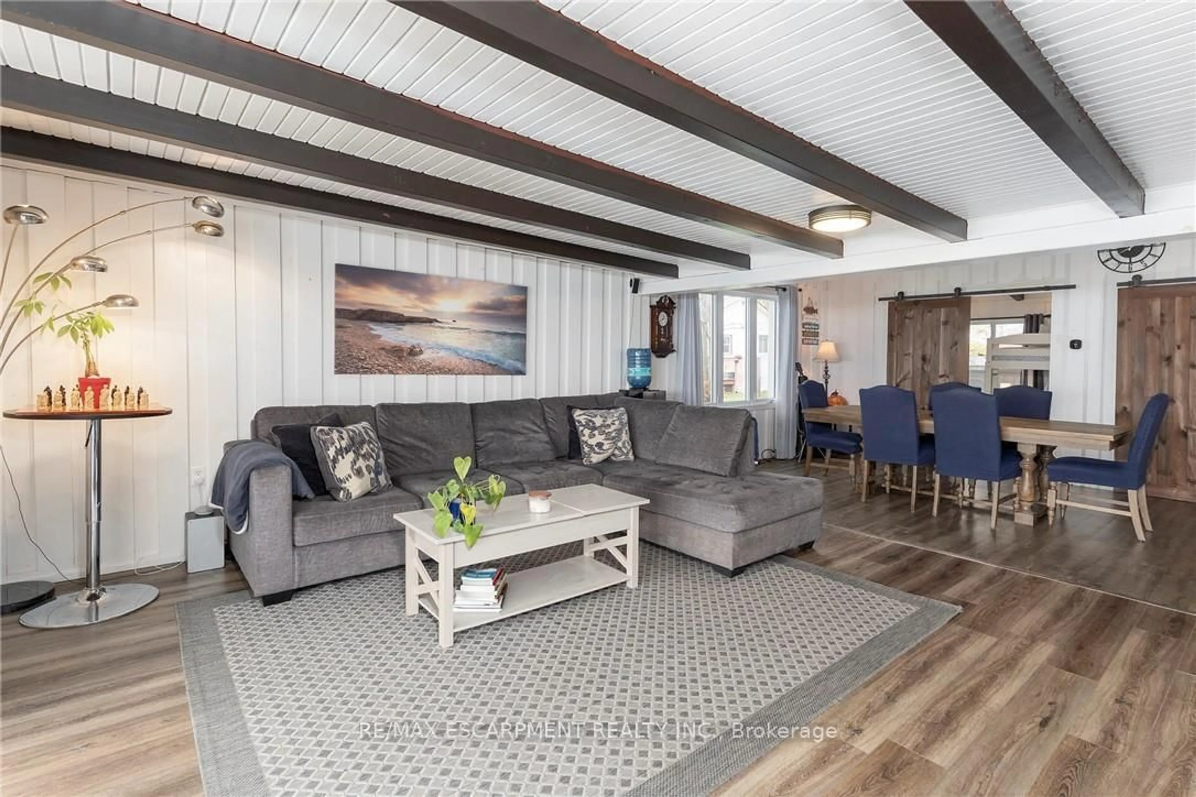Living room with furniture, wood/laminate floor for 577 Edgewater Pl, Haldimand Ontario N1A 2W8