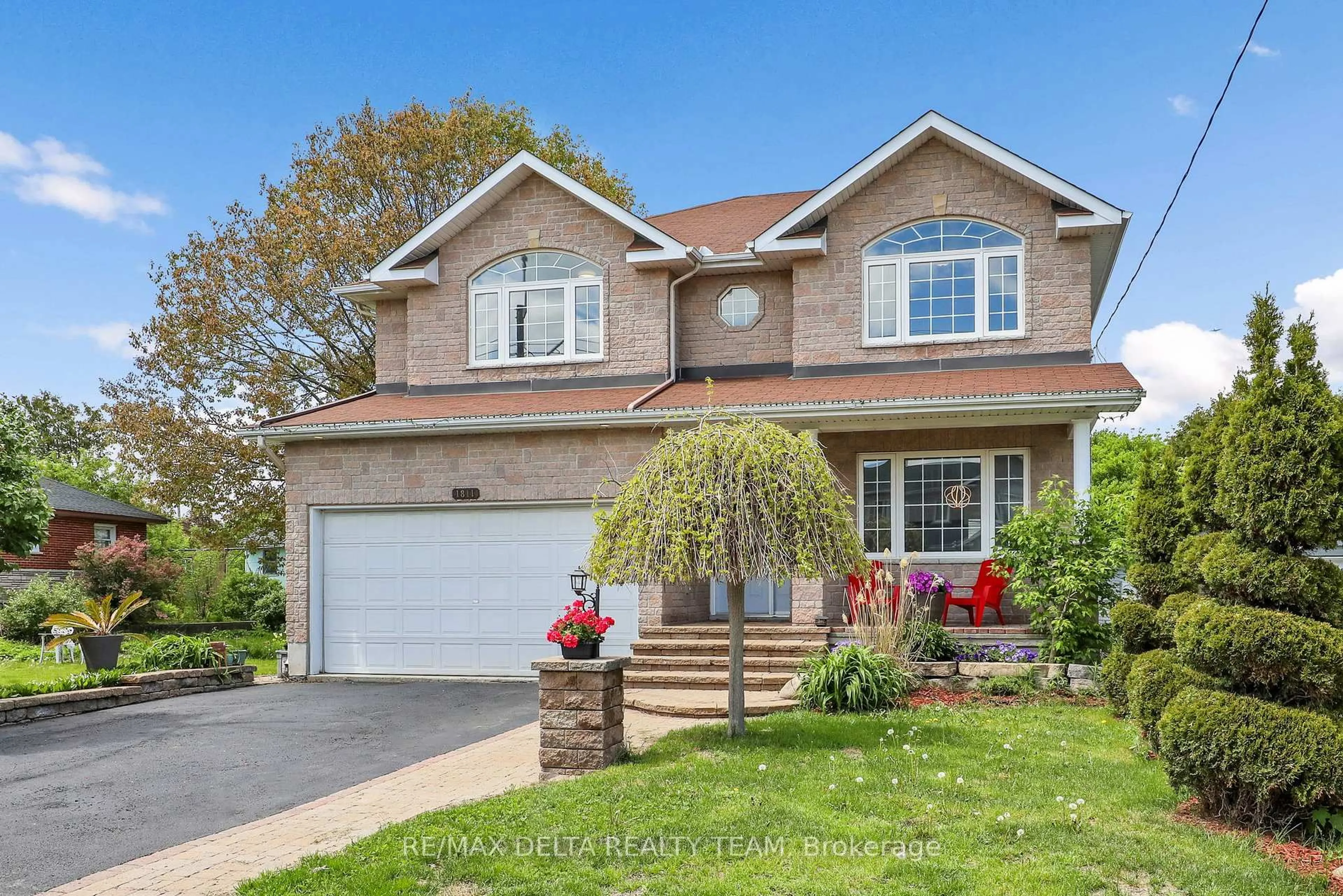 Home with brick exterior material, street for 1811 Kingsdale Ave, Ottawa Ontario K1T 1H7