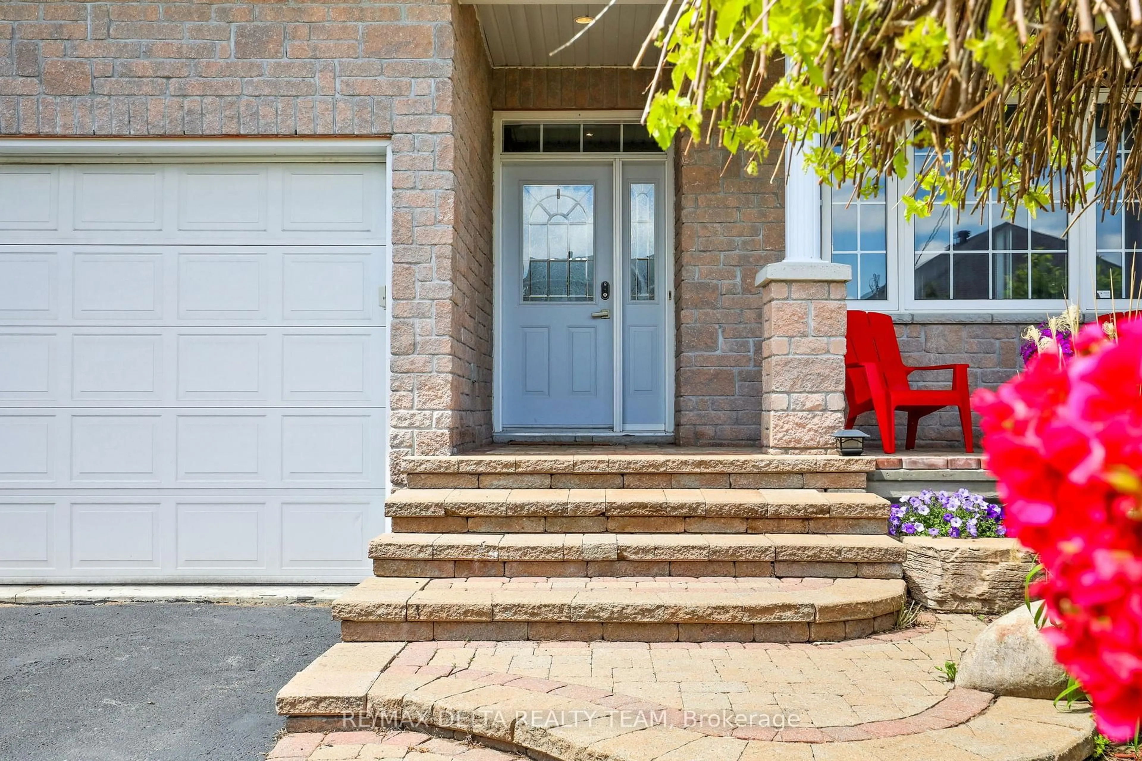 Unknown for 1811 Kingsdale Ave, Ottawa Ontario K1T 1H7