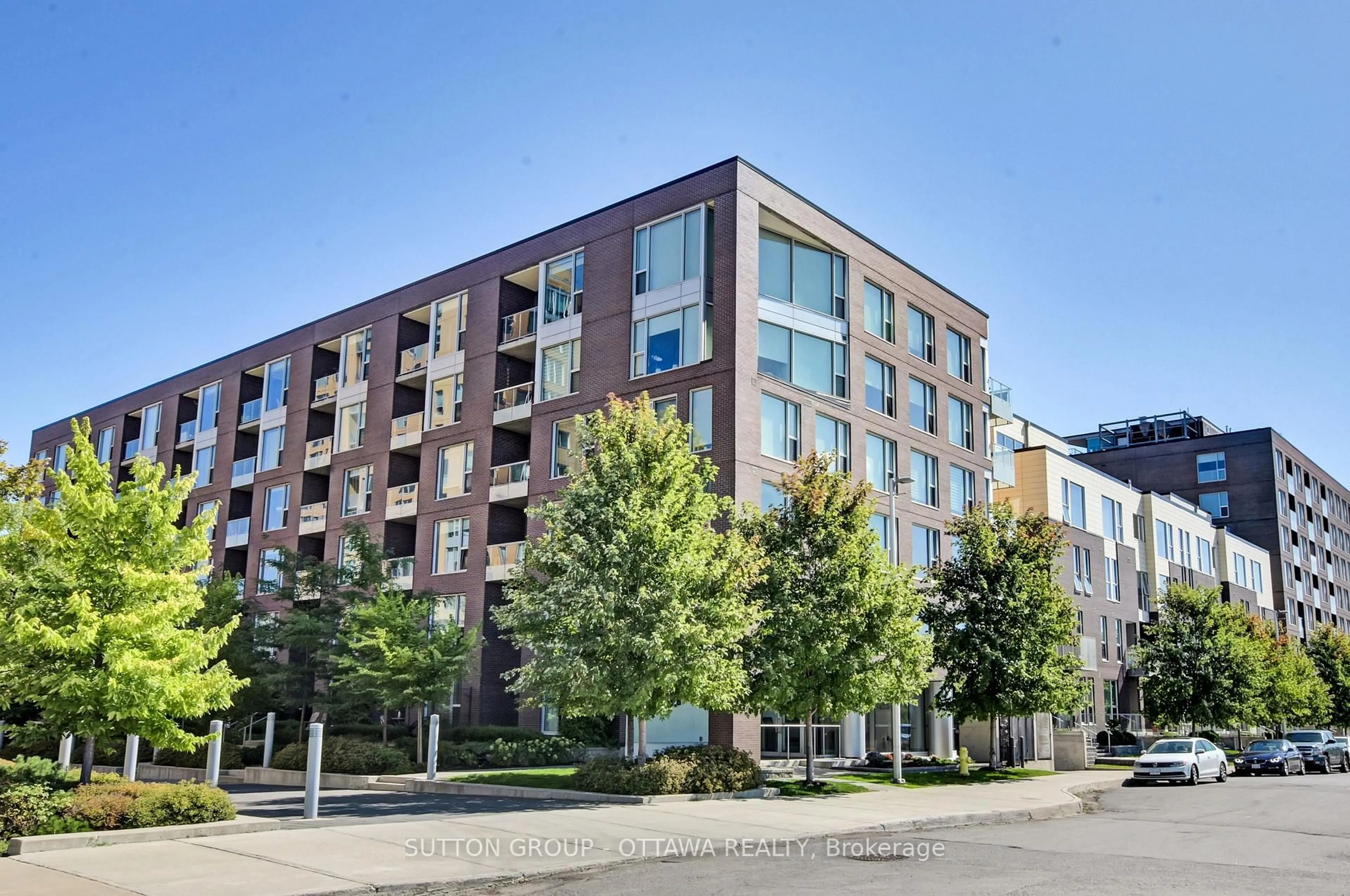 Patio, building for 300A Lett St #614, Ottawa Ontario K1R 0B8