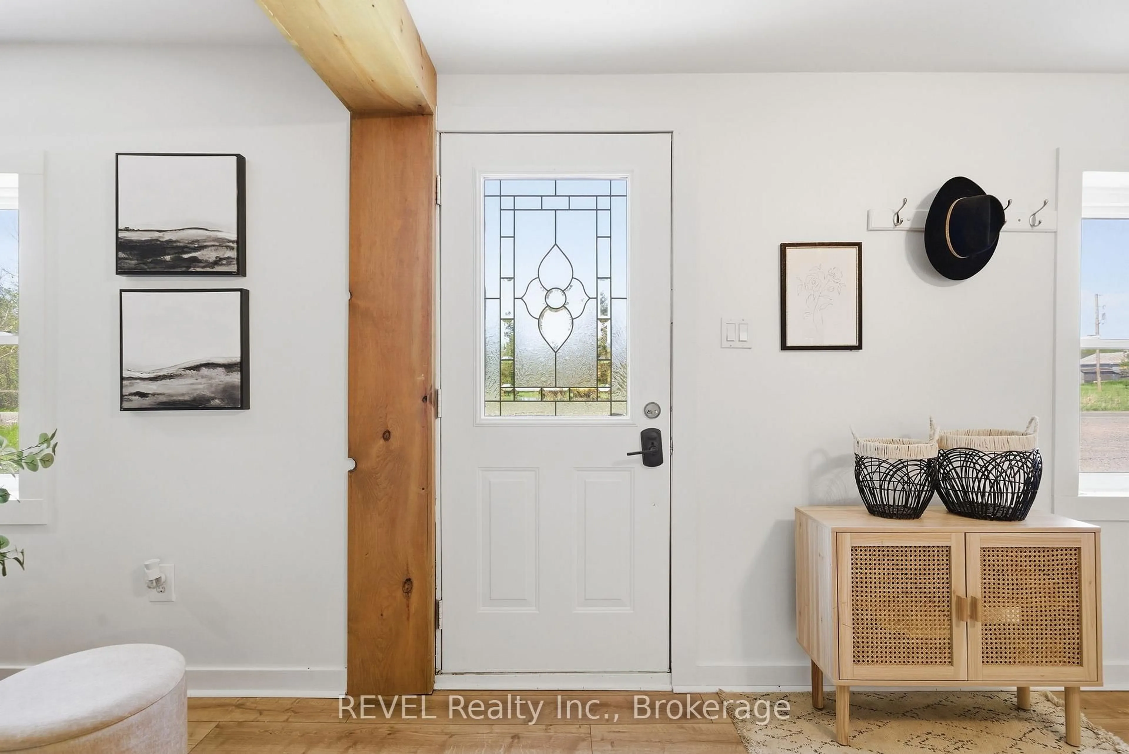 Indoor entryway for 6417 Highway 7, Havelock-Belmont-Methuen Ontario K0L 1Z0