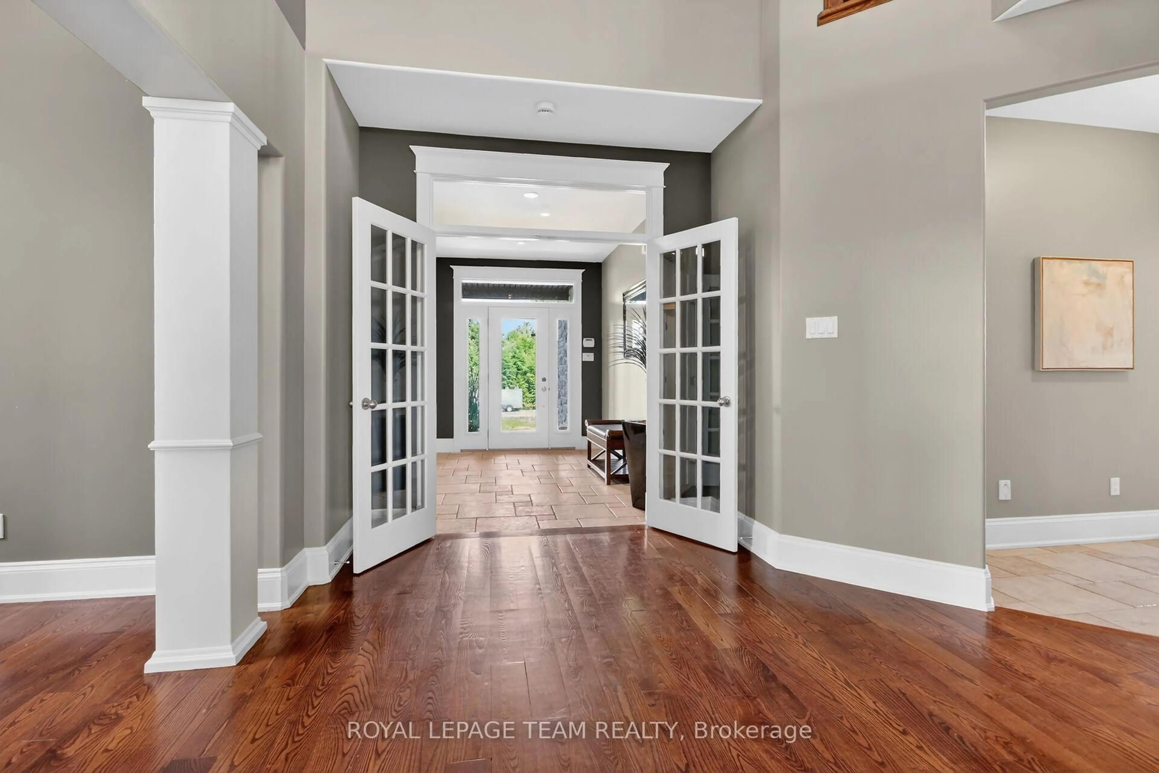 Indoor entryway for 568 Pennycross Lane, Carp Ontario K0A 1L0