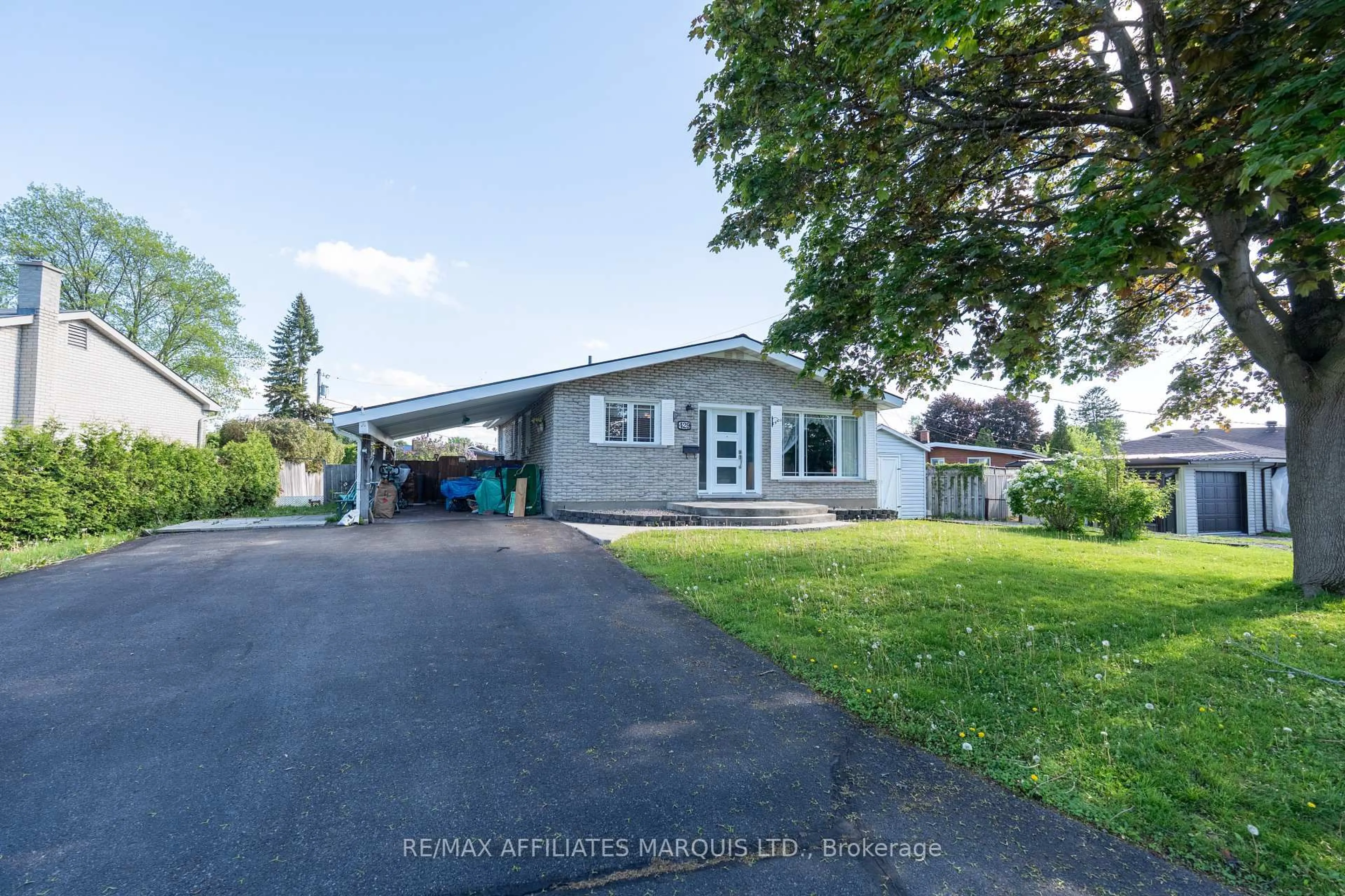 A pic from outside/outdoor area/front of a property/back of a property/a pic from drone, street for 429 Beach Ave, Cornwall Ontario K6H 5P3
