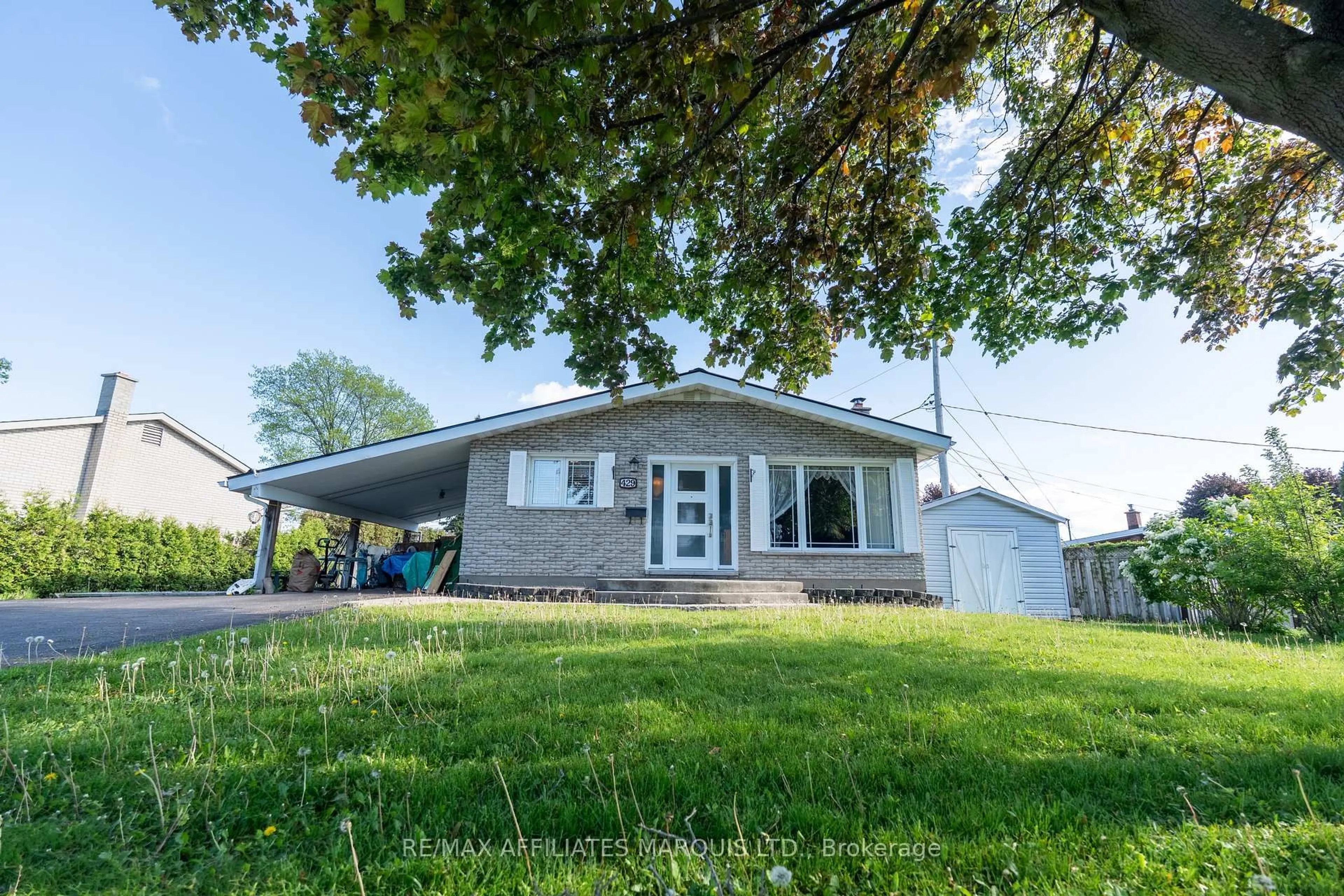 Home with vinyl exterior material, street for 429 Beach Ave, Cornwall Ontario K6H 5P3