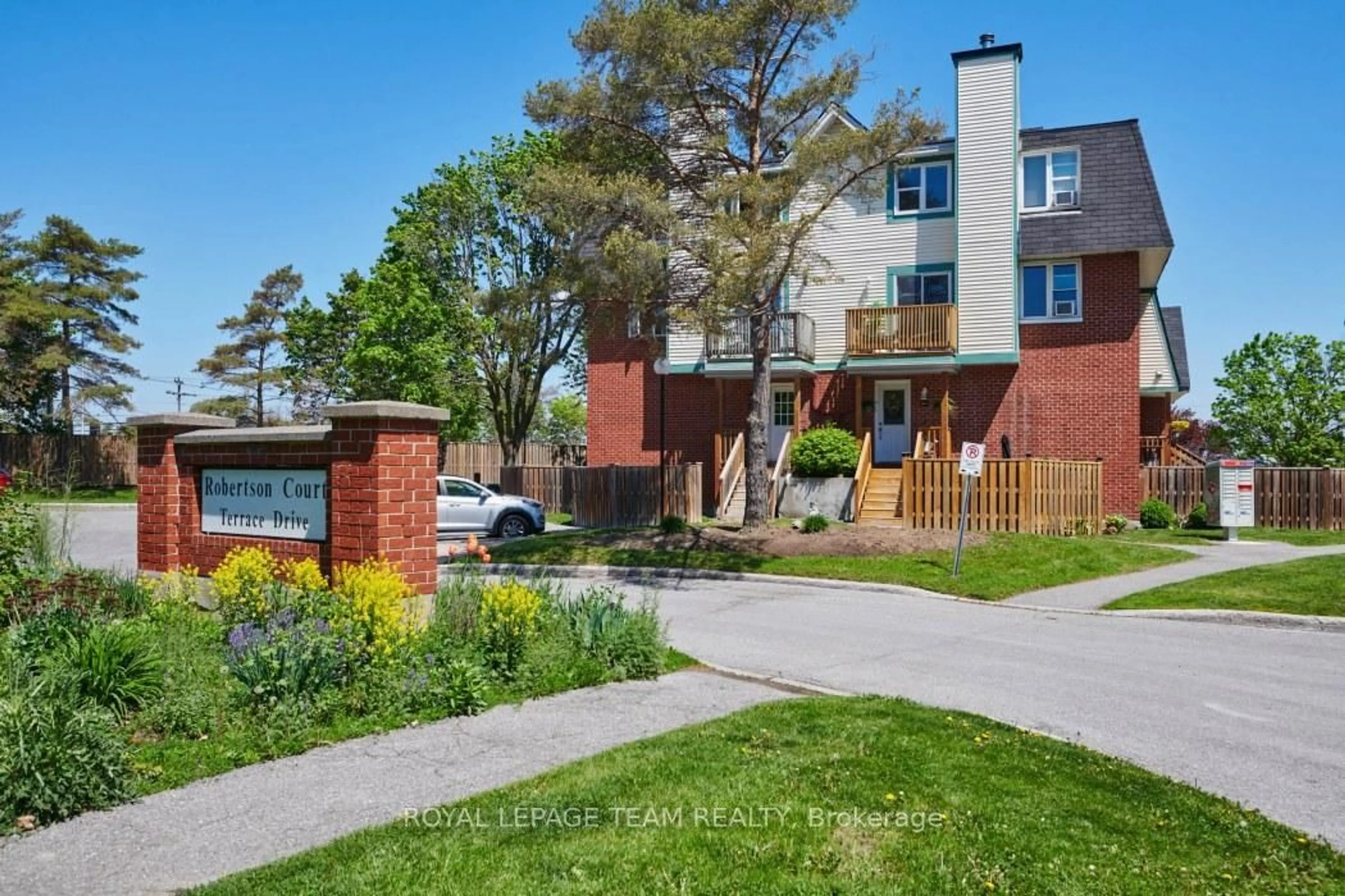 Home with brick exterior material, water/lake/river/ocean view for 2 Terrace Dr #202, Ottawa Ontario K2H 9H9