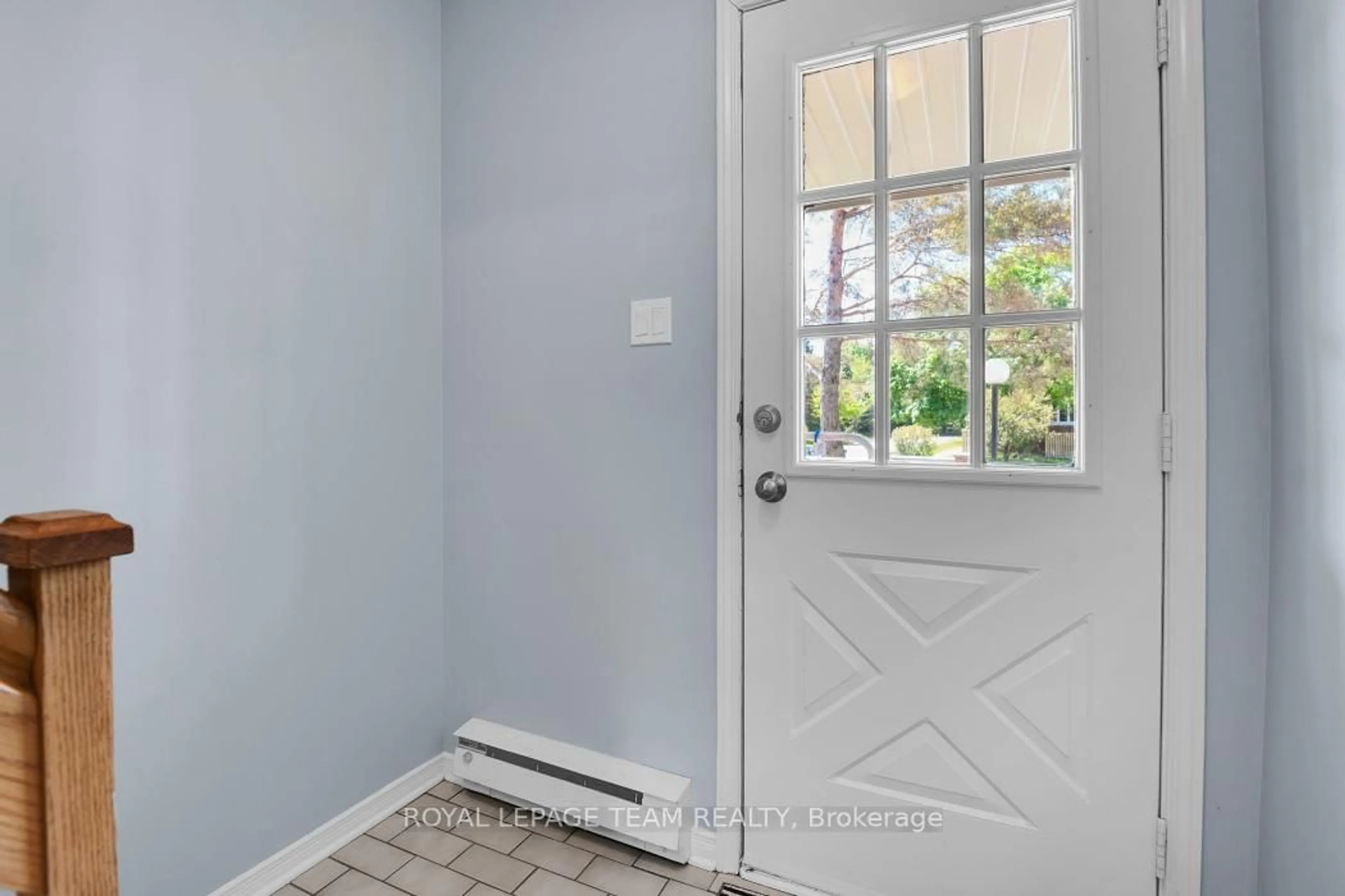 Indoor entryway for 2 Terrace Dr #202, Ottawa Ontario K2H 9H9