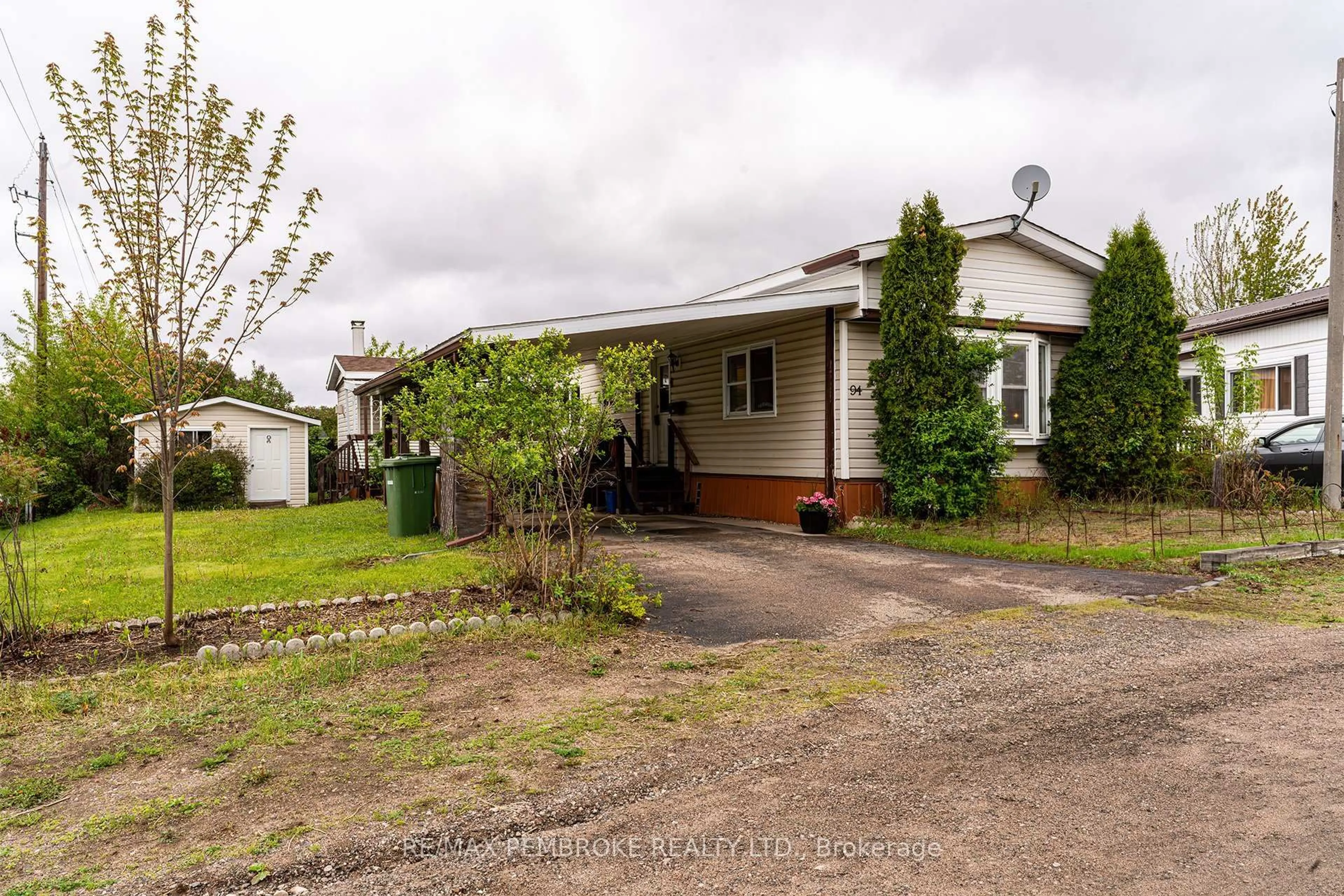 A pic from outside/outdoor area/front of a property/back of a property/a pic from drone, street for 94 Pinehurst Estates, Petawawa Ontario K8H 2H2