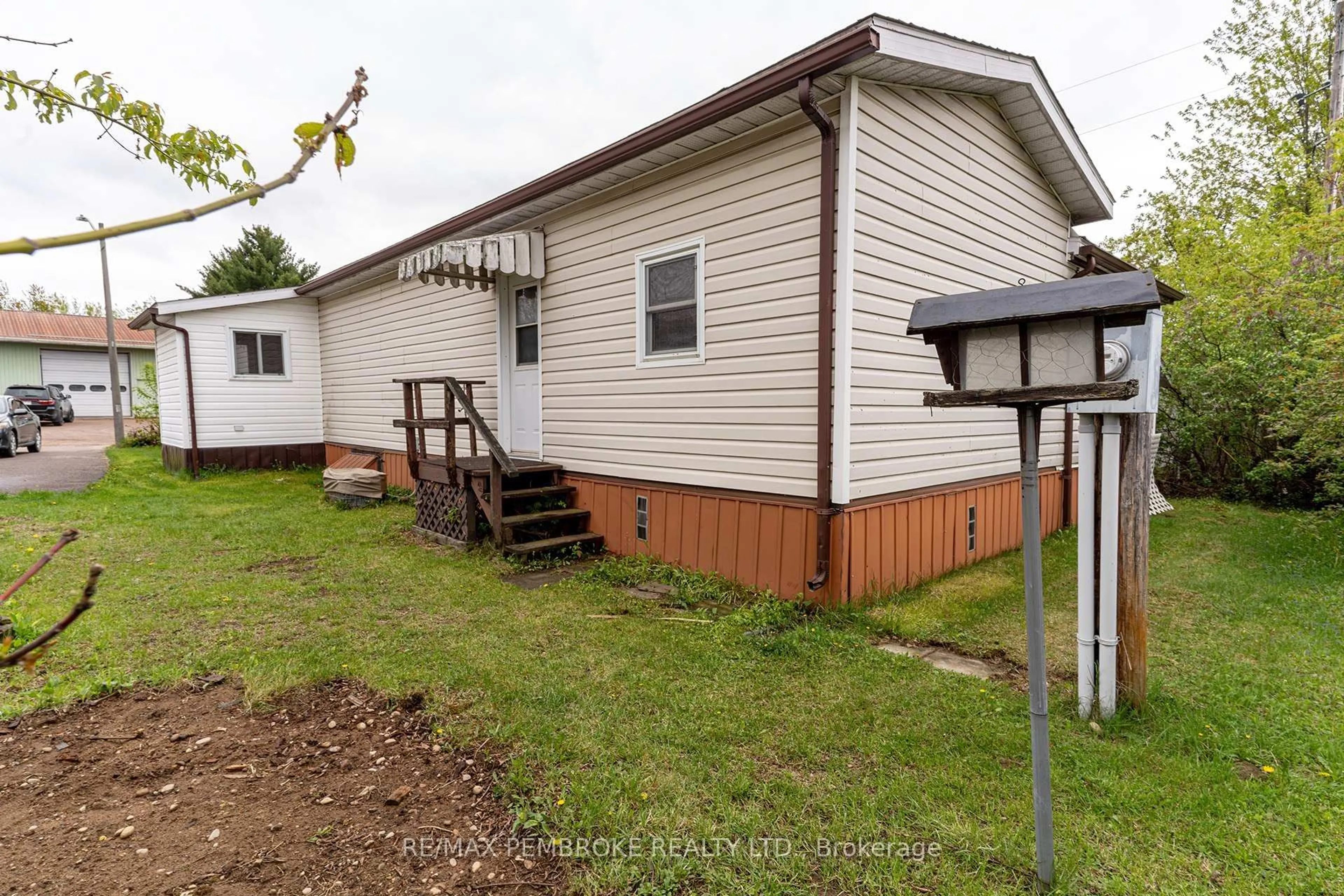 Unknown for 94 Pinehurst Estates, Petawawa Ontario K8H 2H2