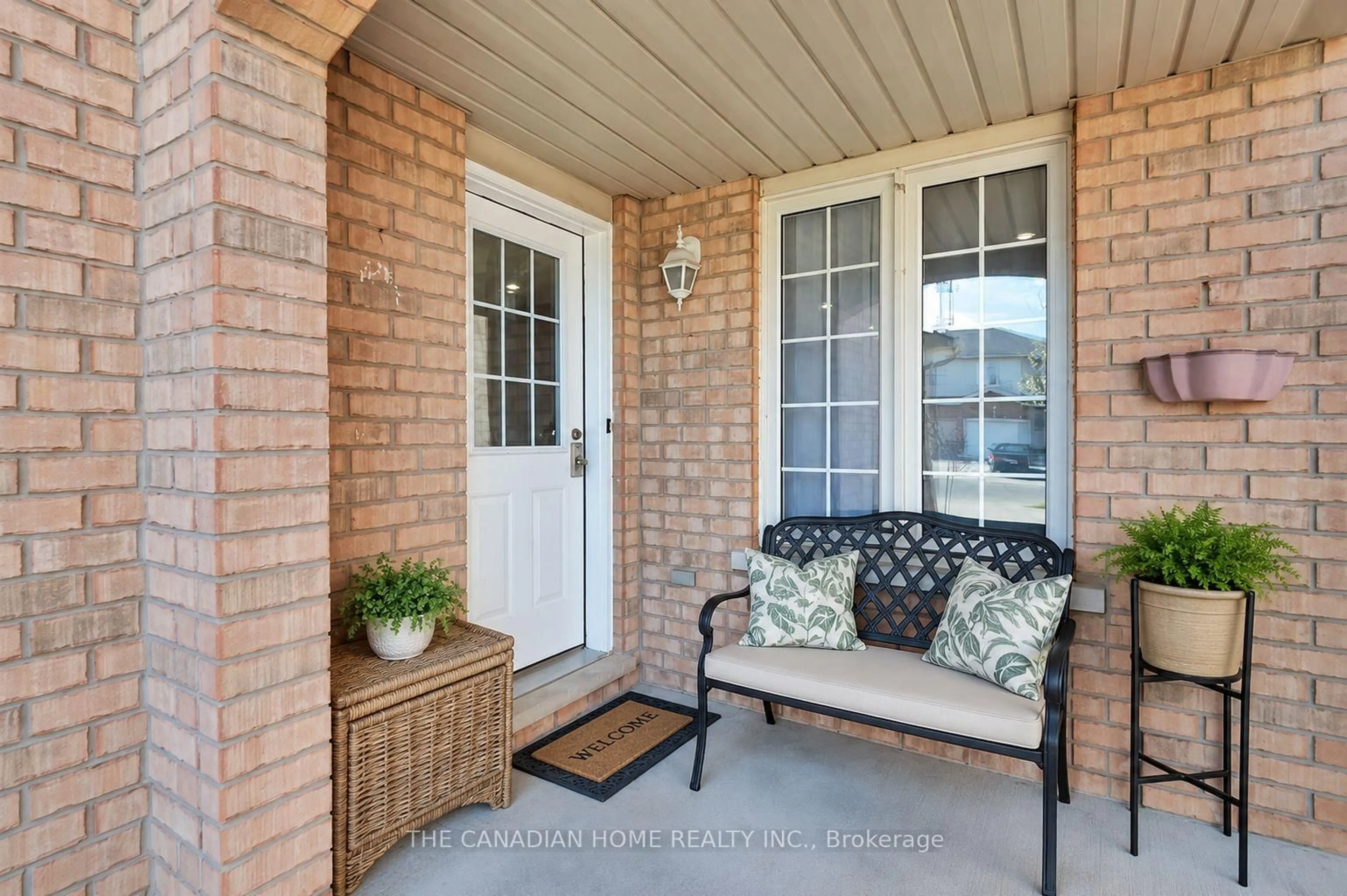 Indoor entryway for 10 Jonathon Crt, Hamilton Ontario L8W 0A1
