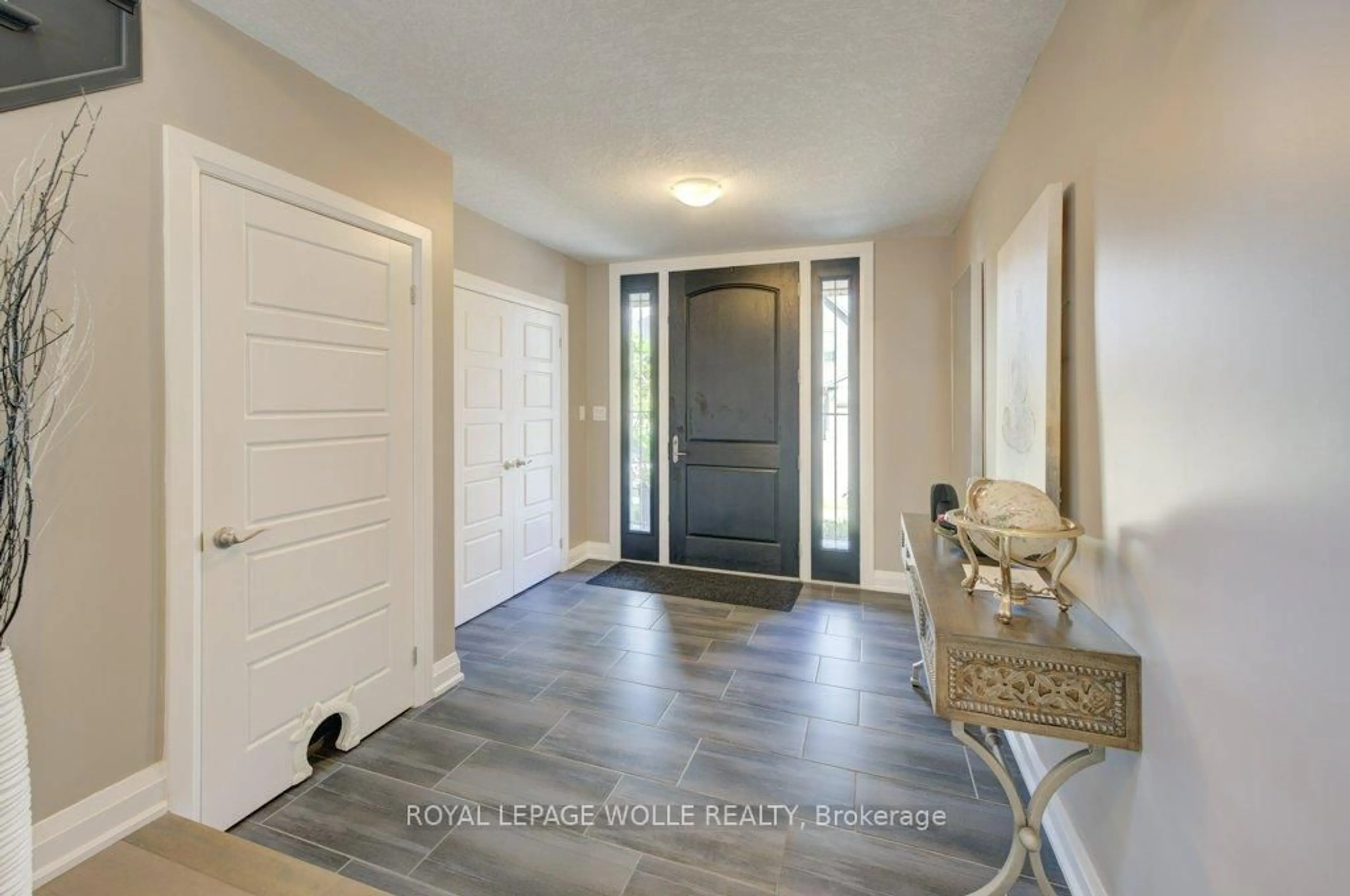 Indoor entryway for 43 Greyhawk St, Kitchener Ontario N2K 0C7