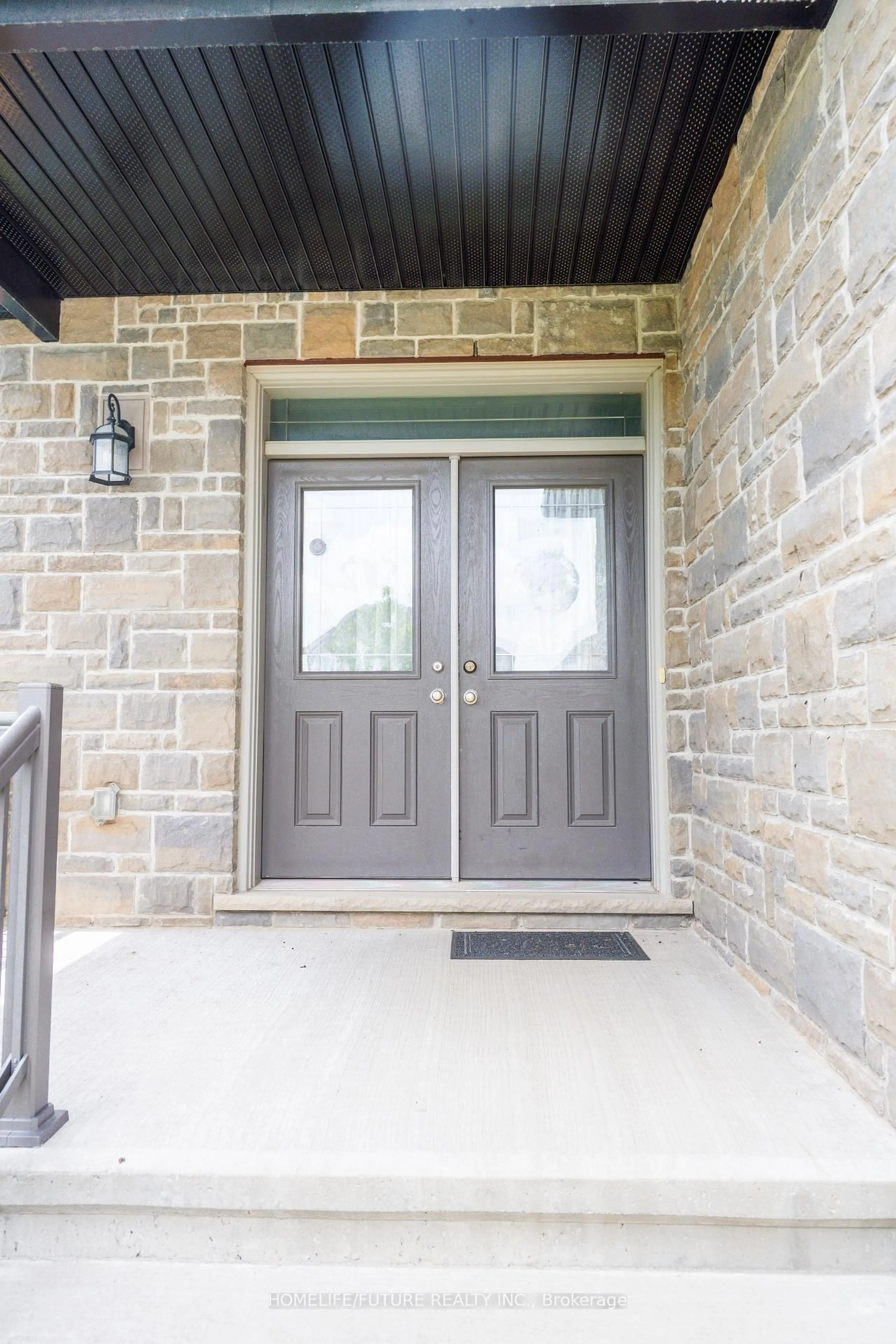 Indoor entryway for 1701 Executive Ave, Kingston Ontario K7P 0L9
