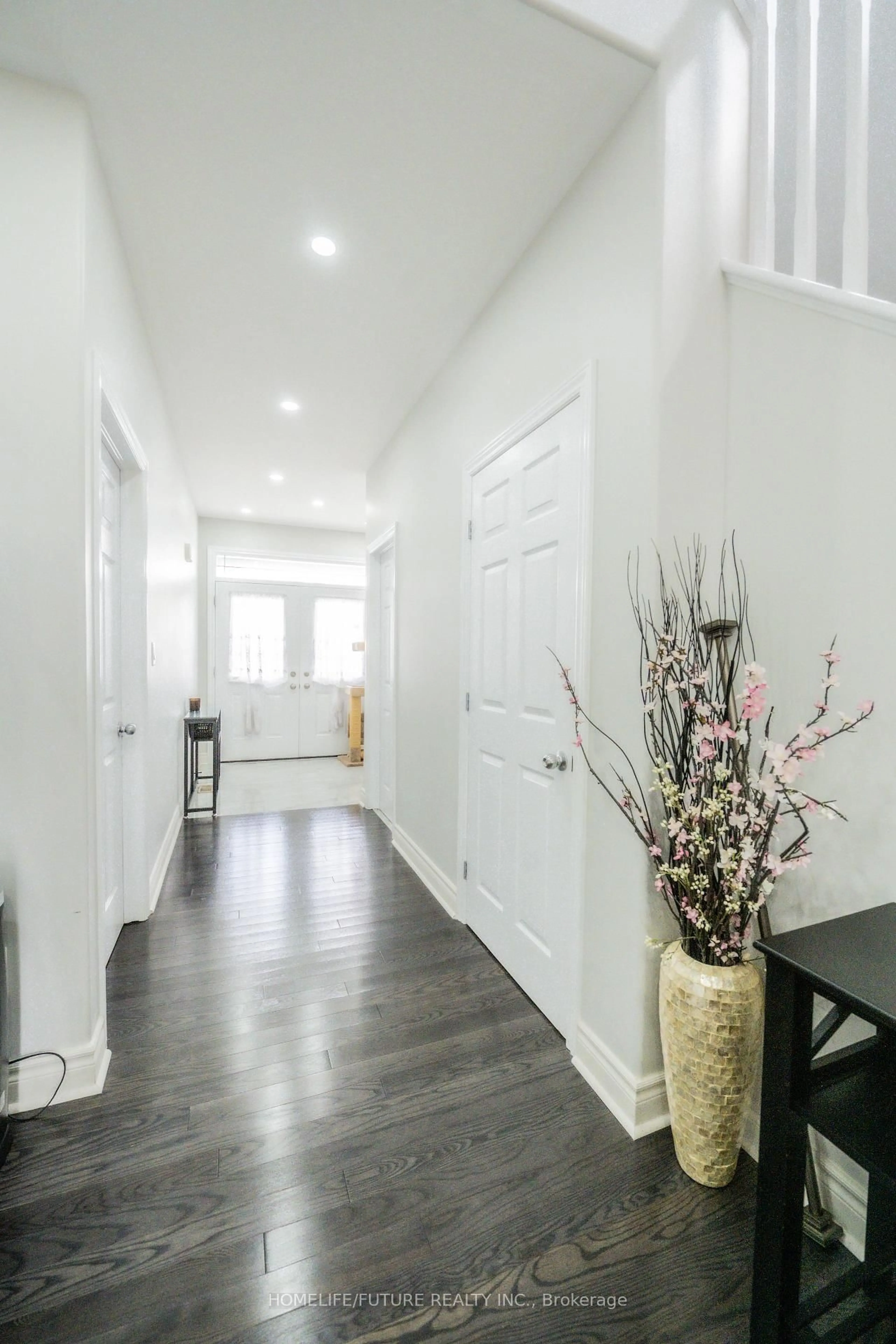Indoor entryway for 1701 Executive Ave, Kingston Ontario K7P 0L9