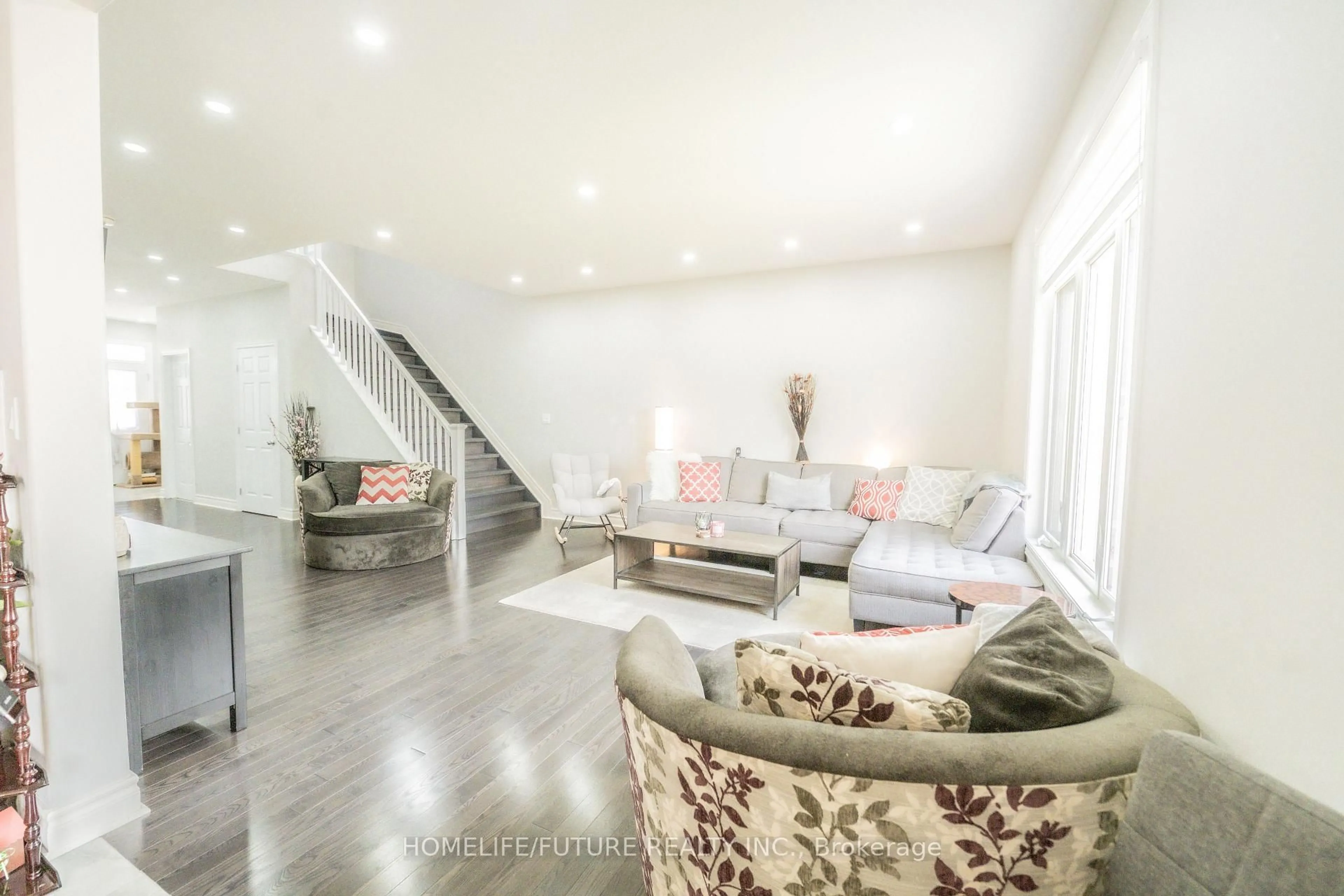 Living room with furniture, unknown for 1701 Executive Ave, Kingston Ontario K7P 0L9