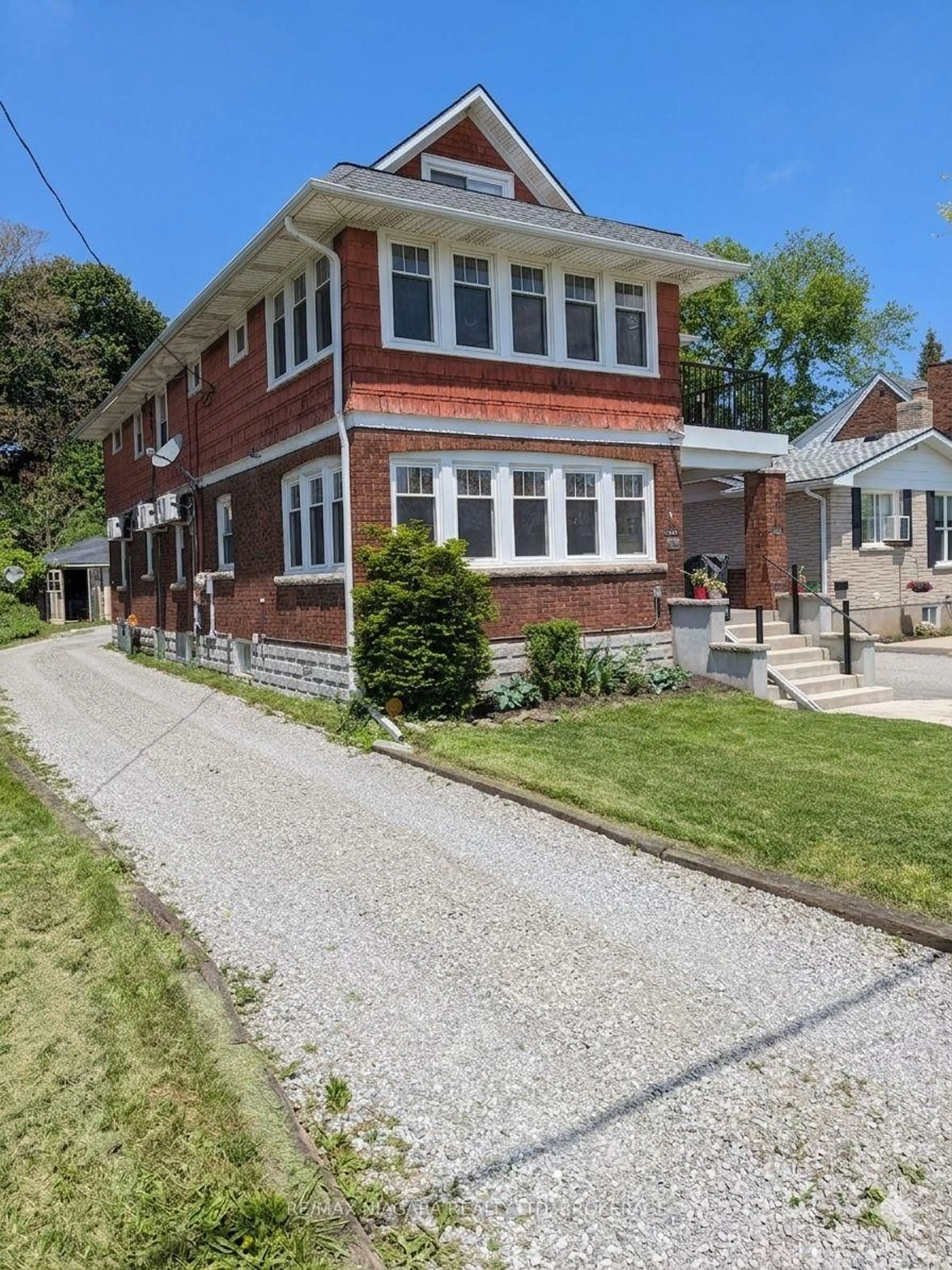 Home with brick exterior material, street for 5163 River Rd, Niagara Falls Ontario L2E 3G8