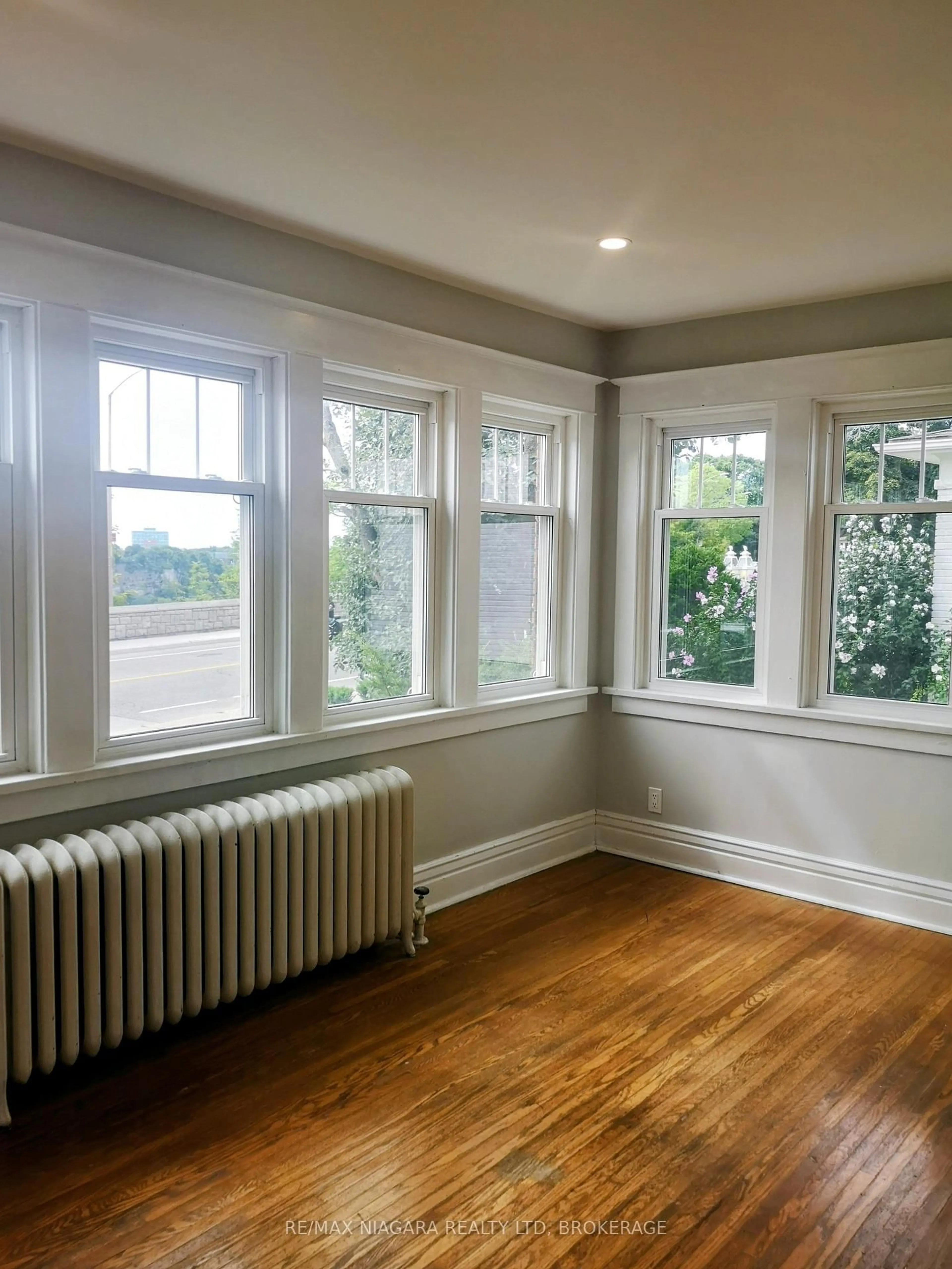 A pic of a room for 5163 River Rd, Niagara Falls Ontario L2E 3G8