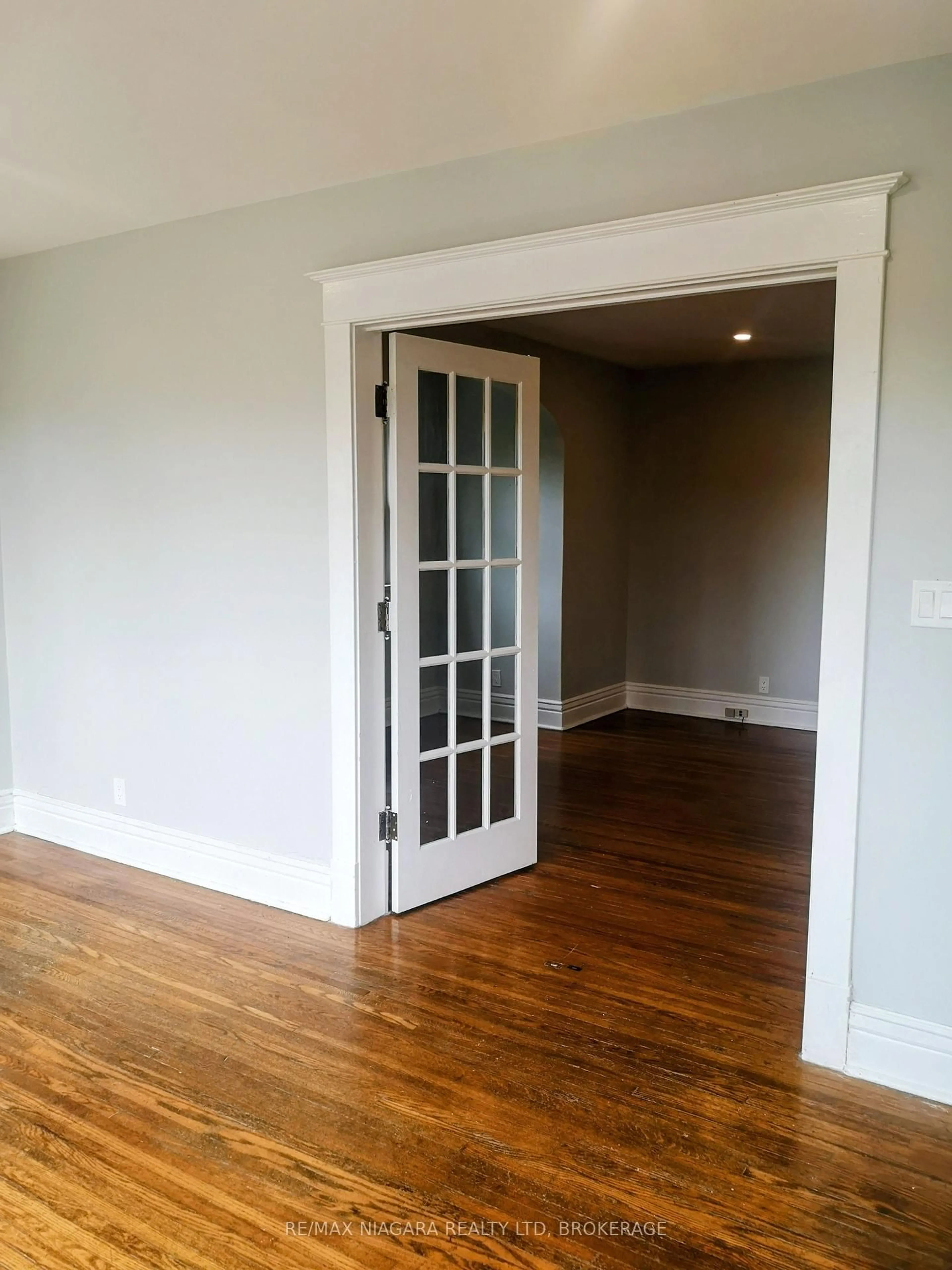 A pic of a room for 5163 River Rd, Niagara Falls Ontario L2E 3G8