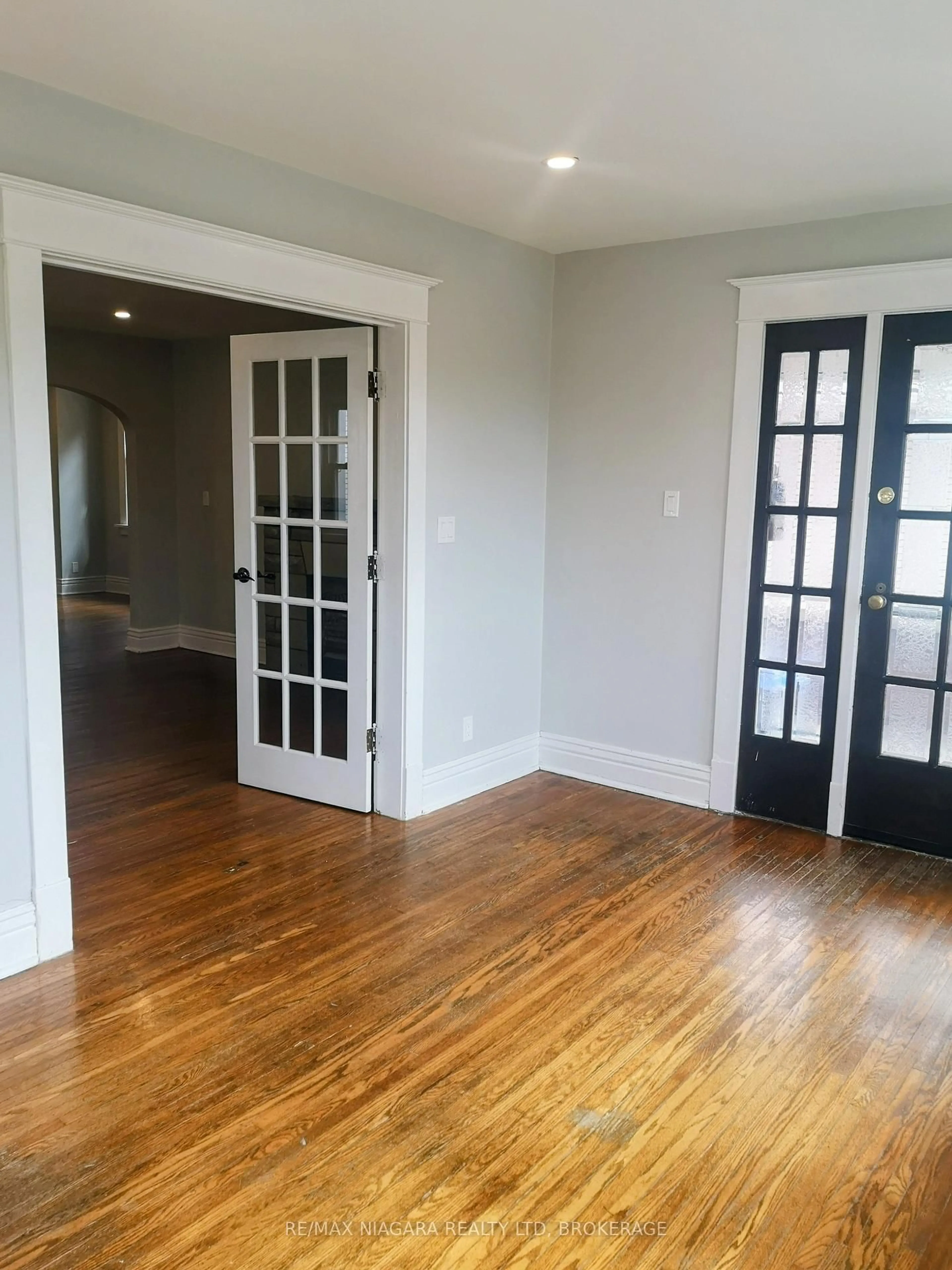 A pic of a room for 5163 River Rd, Niagara Falls Ontario L2E 3G8