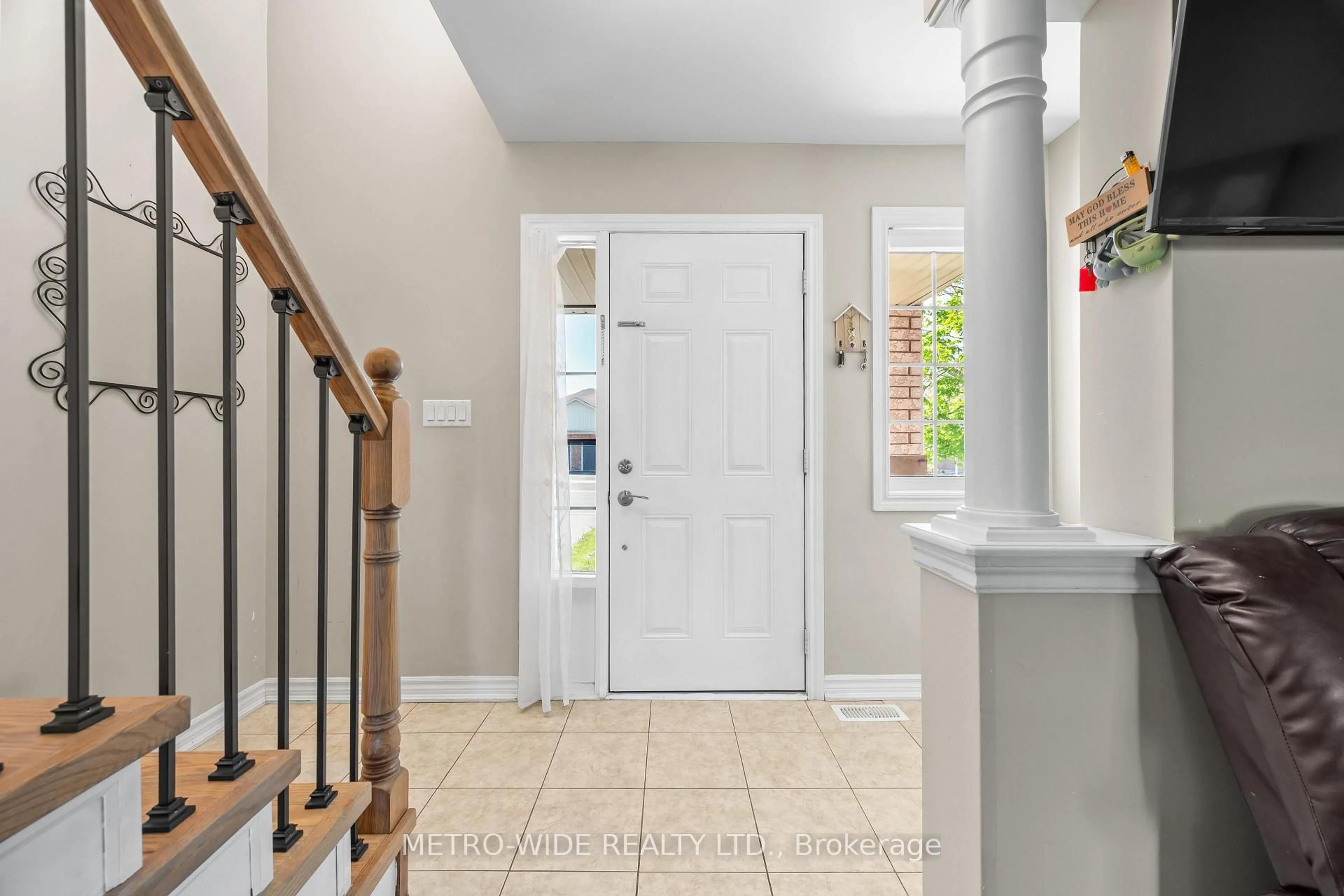 Indoor entryway for 45 BEVERLY St, Greater Napanee Ontario K7R 3P9
