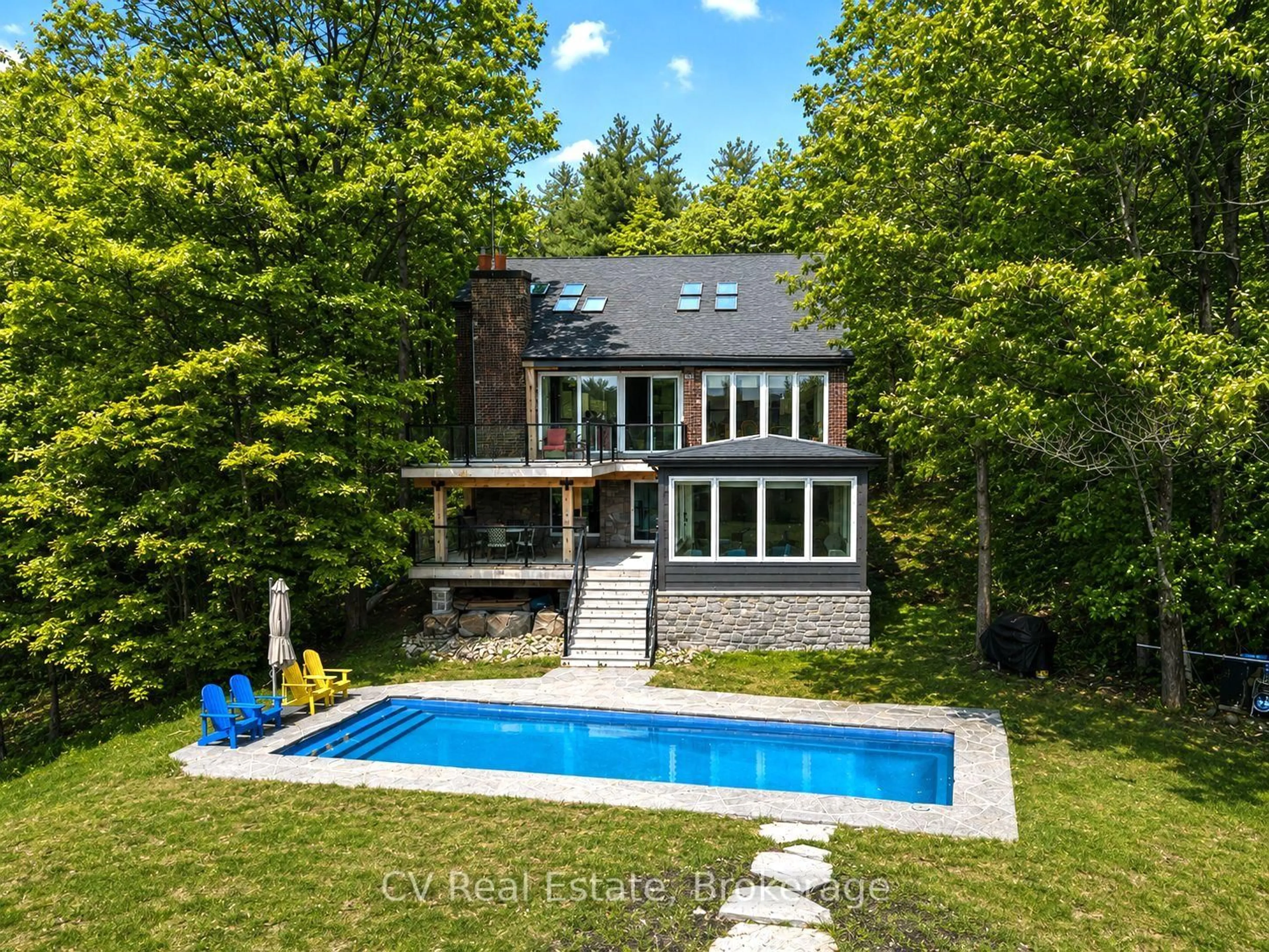A pic from outside/outdoor area/front of a property/back of a property/a pic from drone, water/lake/river/ocean view for 1030 S Sunset Bay Rd, Gravenhurst Ontario P1P 1R2