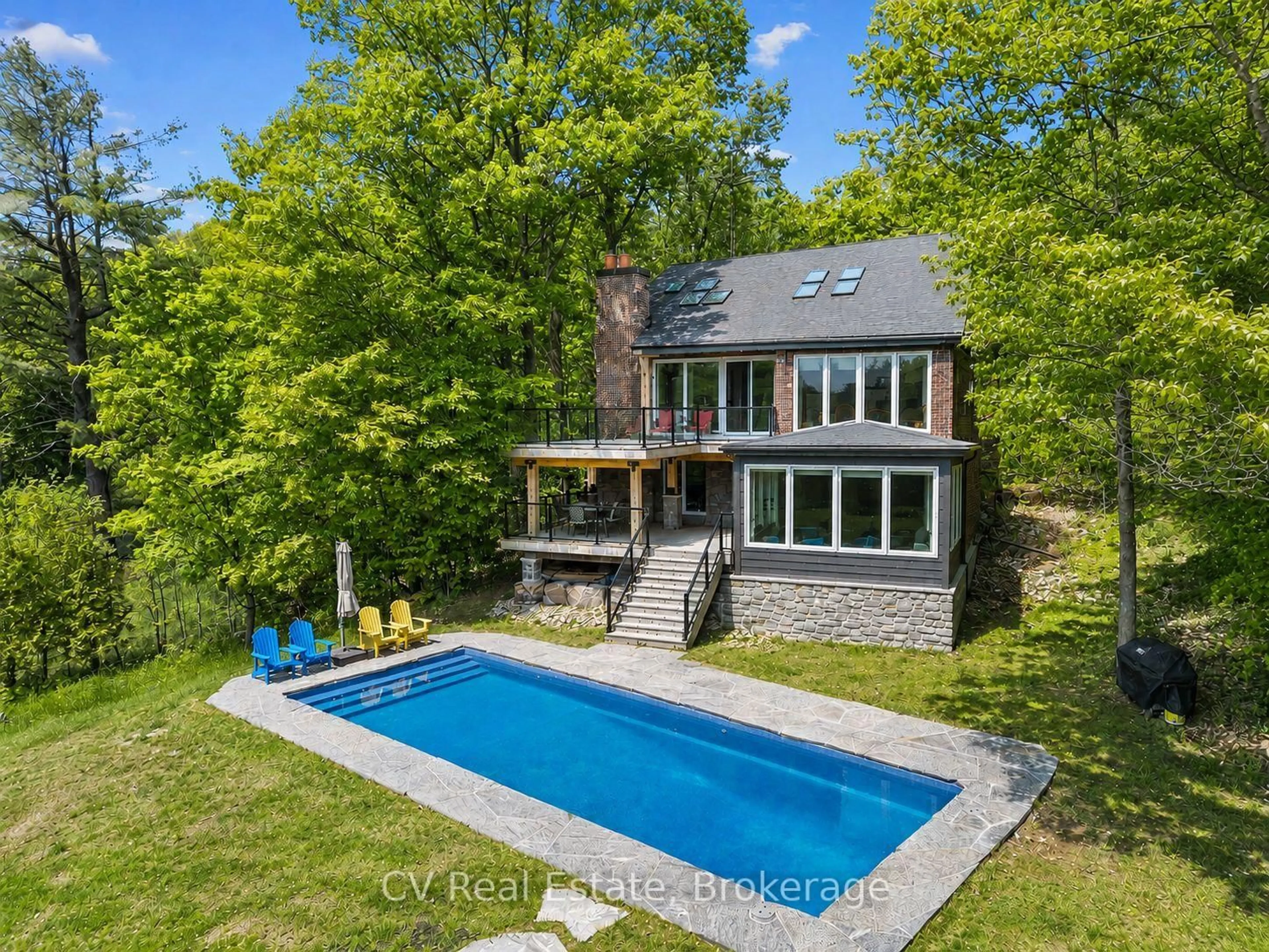 A pic from outside/outdoor area/front of a property/back of a property/a pic from drone, water/lake/river/ocean view for 1030 S Sunset Bay Rd, Gravenhurst Ontario P1P 1R2