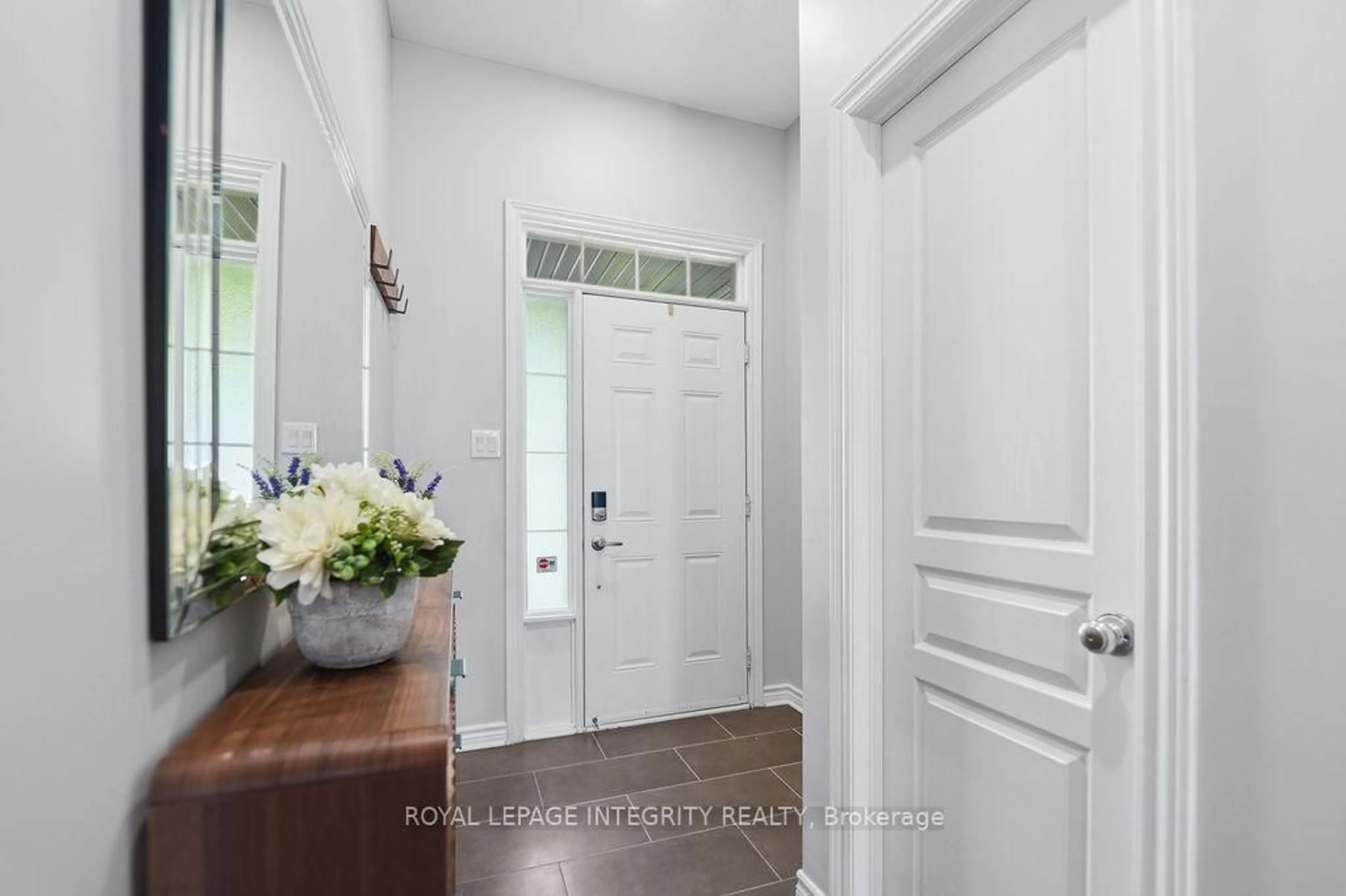 Indoor entryway for 268 Keyrock Dr, Ottawa Ontario K2T 0G2