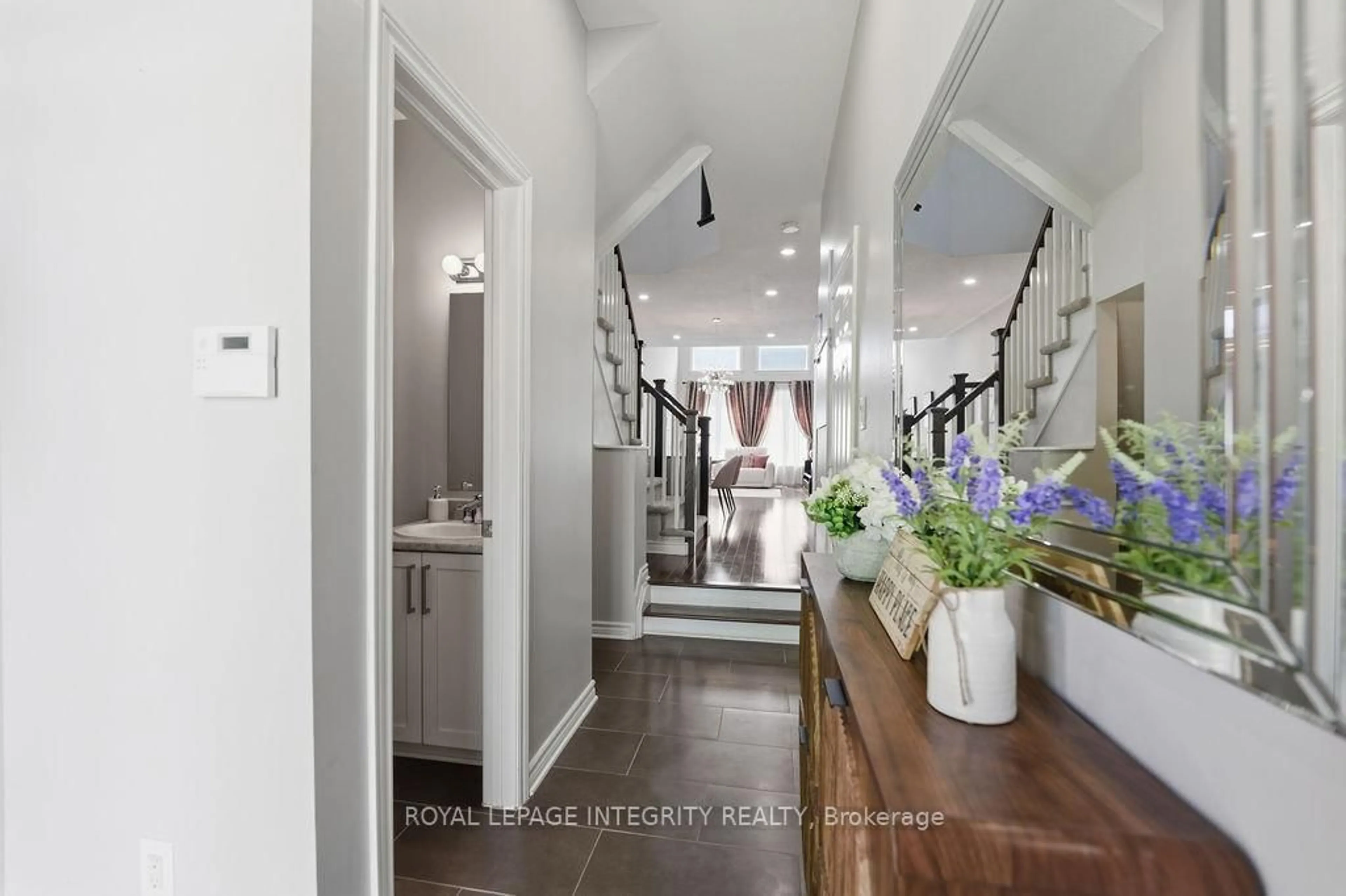 Indoor entryway for 268 Keyrock Dr, Ottawa Ontario K2T 0G2