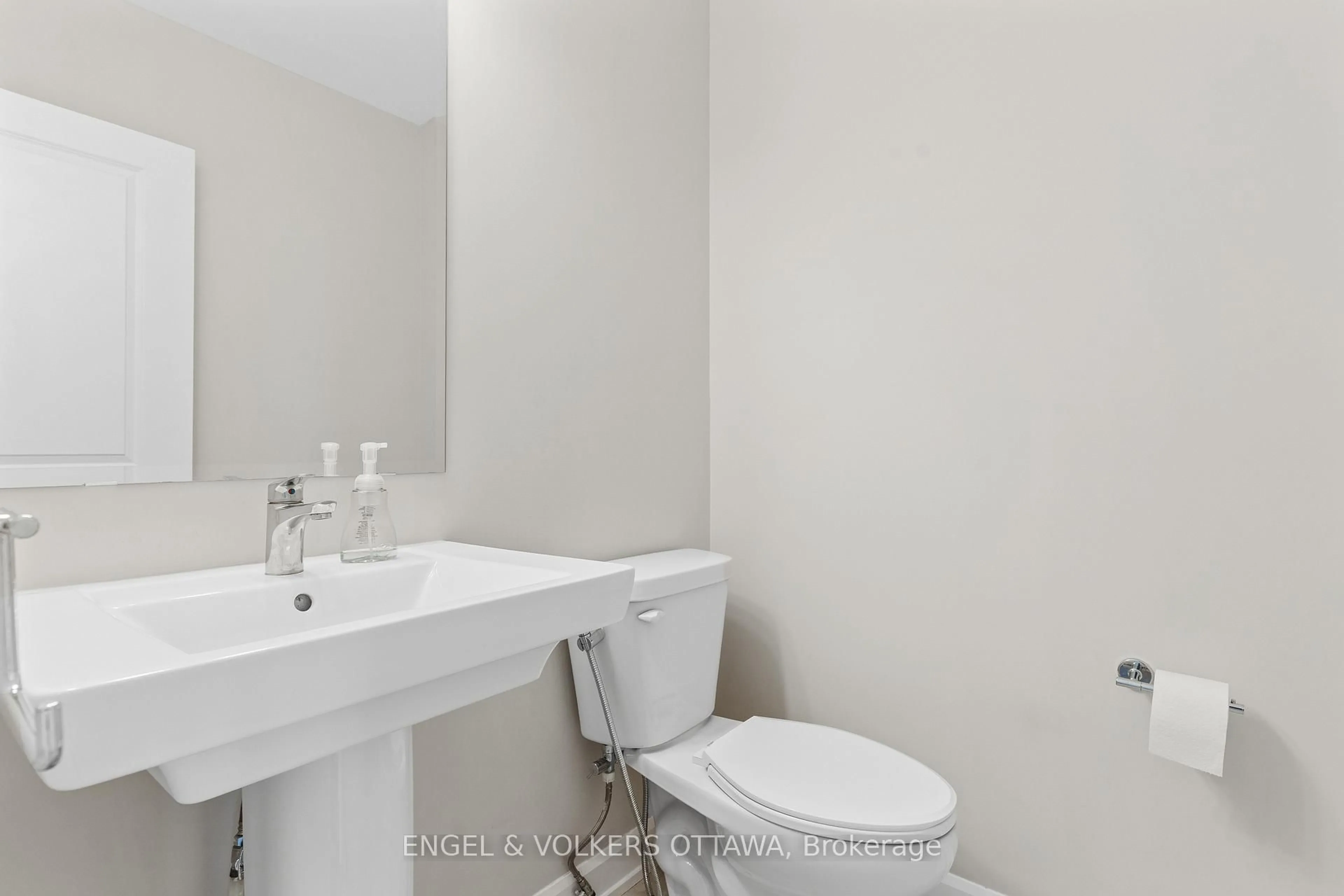 Standard bathroom, unknown for 205 Geyser Pl, Ottawa Ontario K2J 6N9