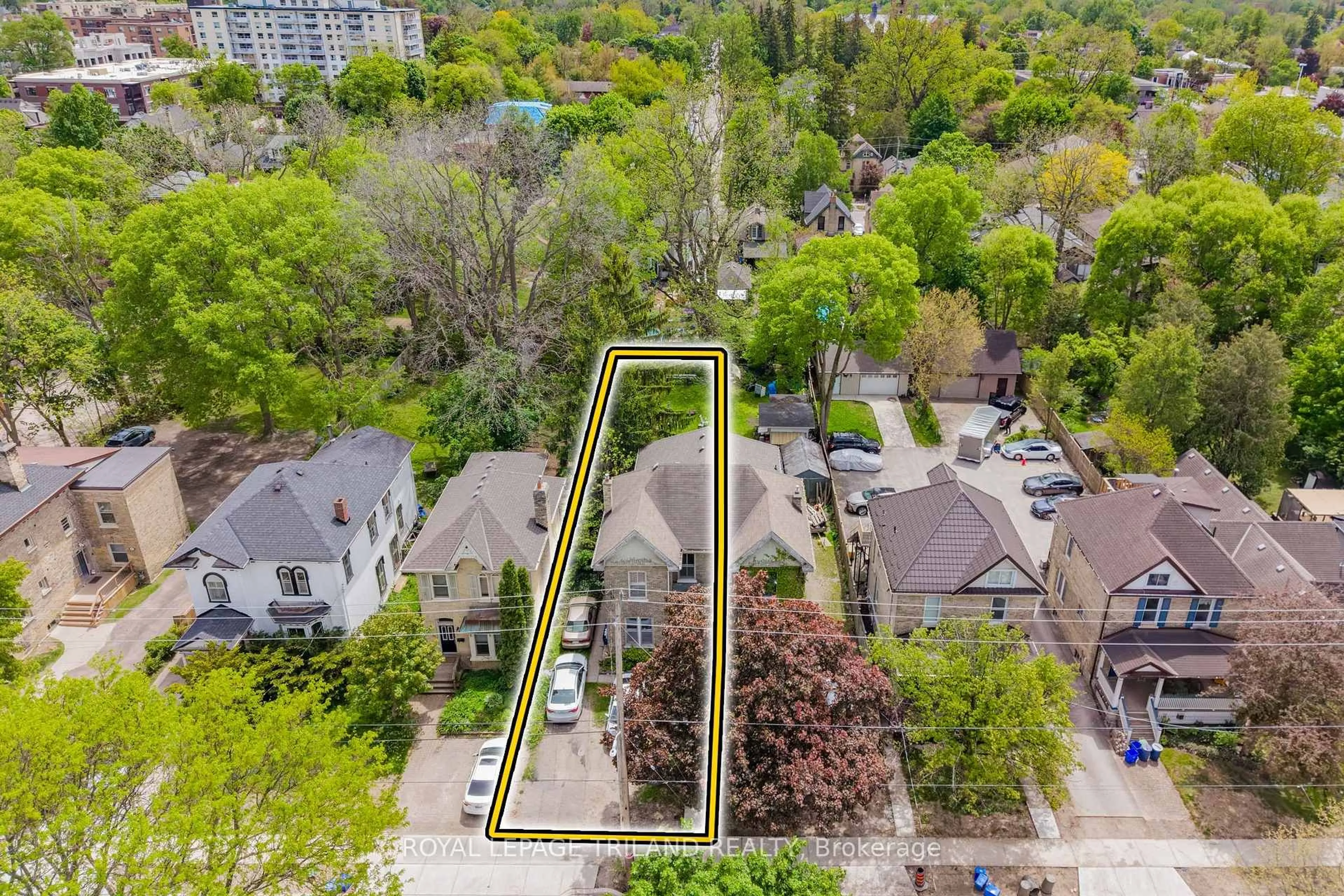 A pic from outside/outdoor area/front of a property/back of a property/a pic from drone, street for 34 Craig St, London South Ontario N6C 1E8